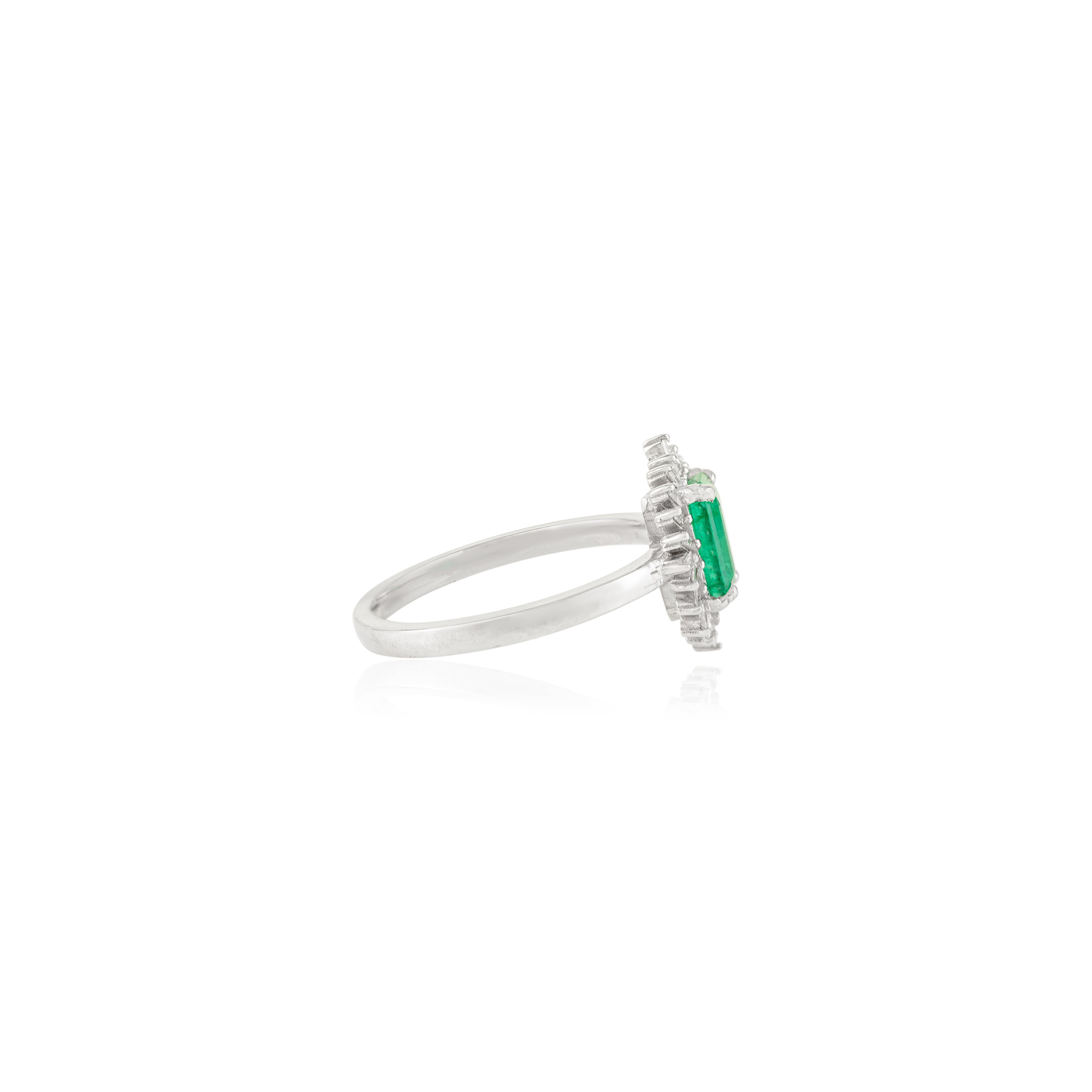 Im Angebot: Handgefertigter natürlicher Smaragd & Diamant-Sunburst-Ring aus massivem 14k Weißgold () 3