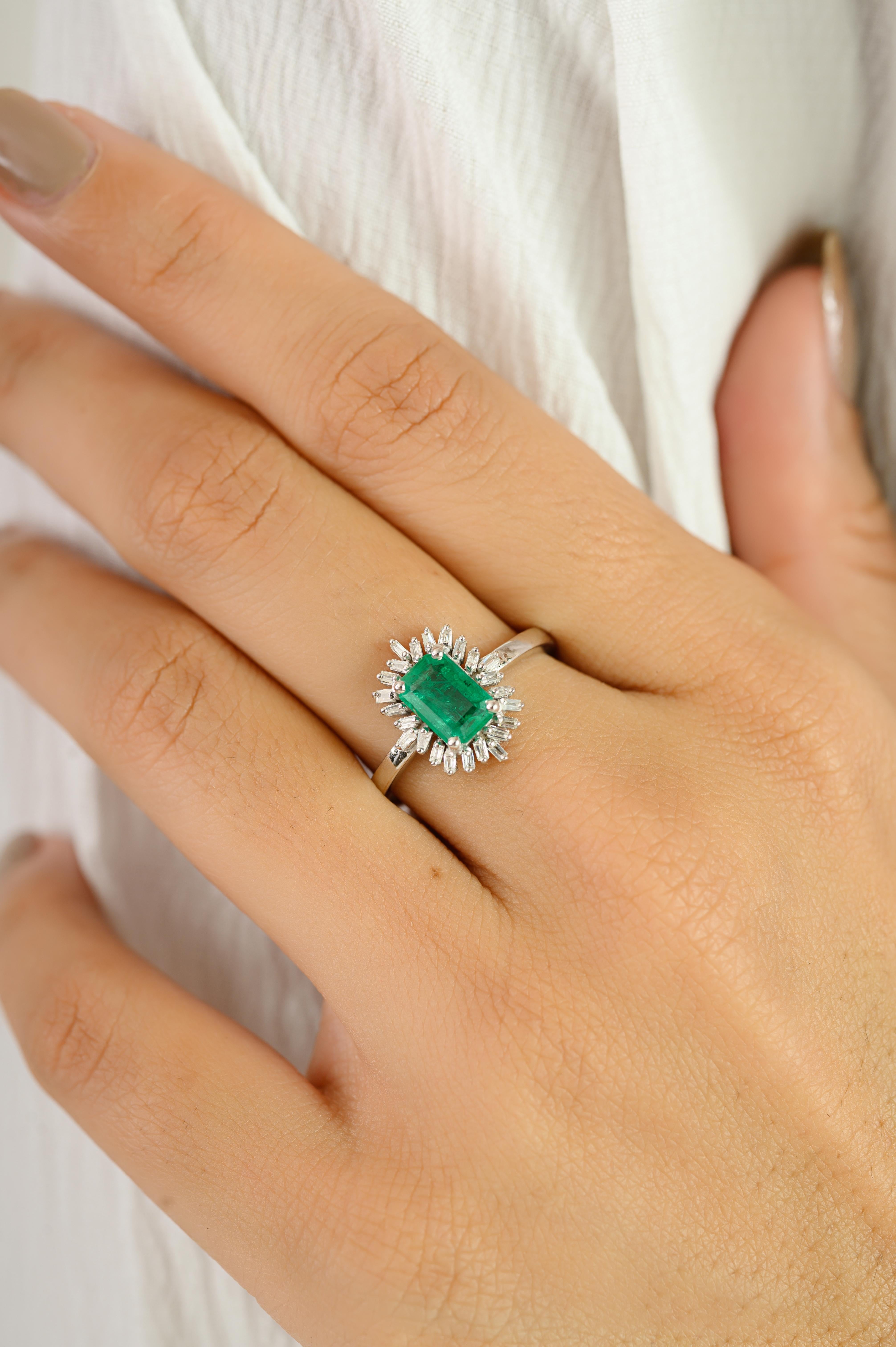 Im Angebot: Handgefertigter natürlicher Smaragd & Diamant-Sunburst-Ring aus massivem 14k Weißgold () 6