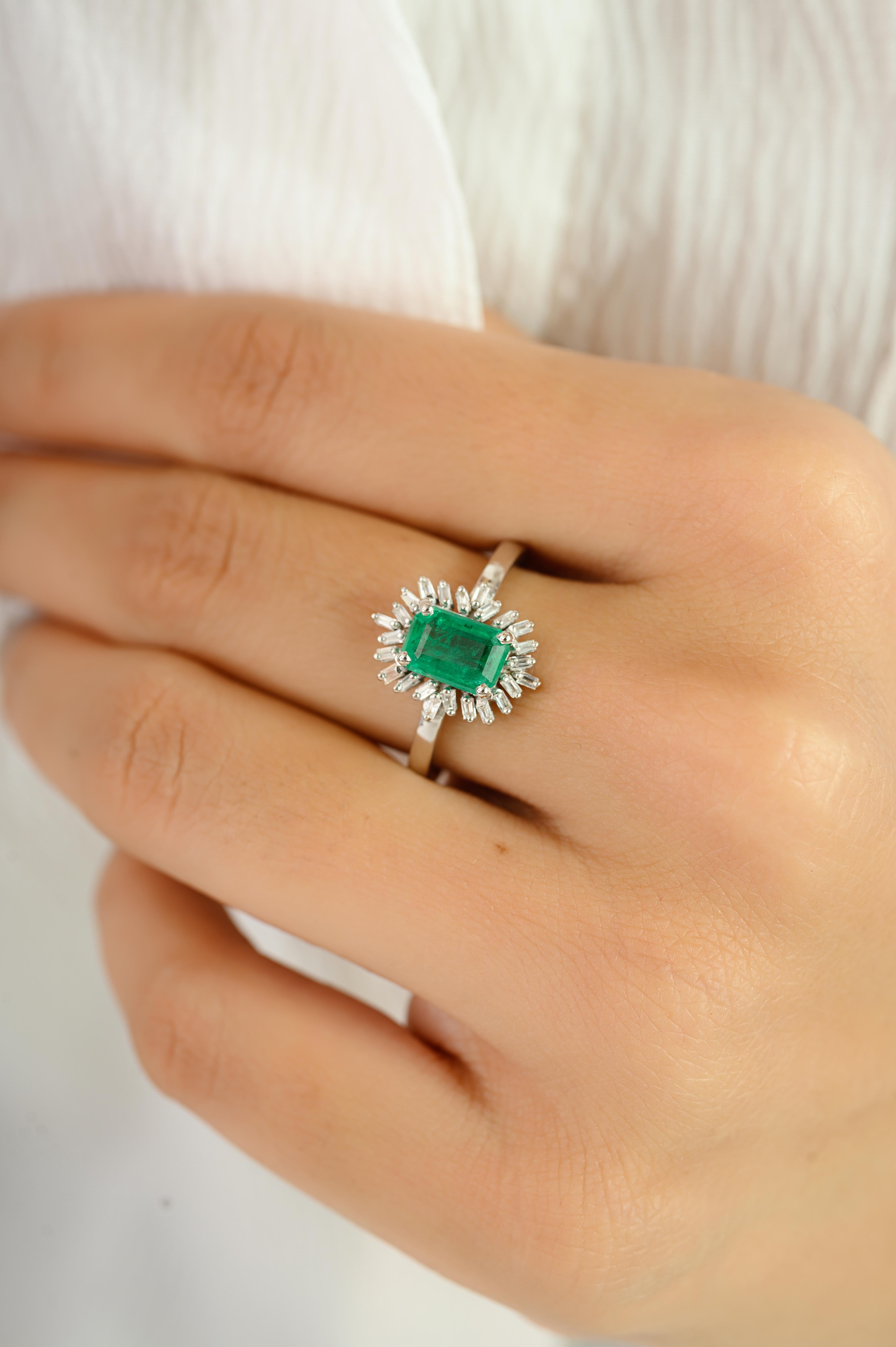 Im Angebot: Handgefertigter natürlicher Smaragd & Diamant-Sunburst-Ring aus massivem 14k Weißgold () 8
