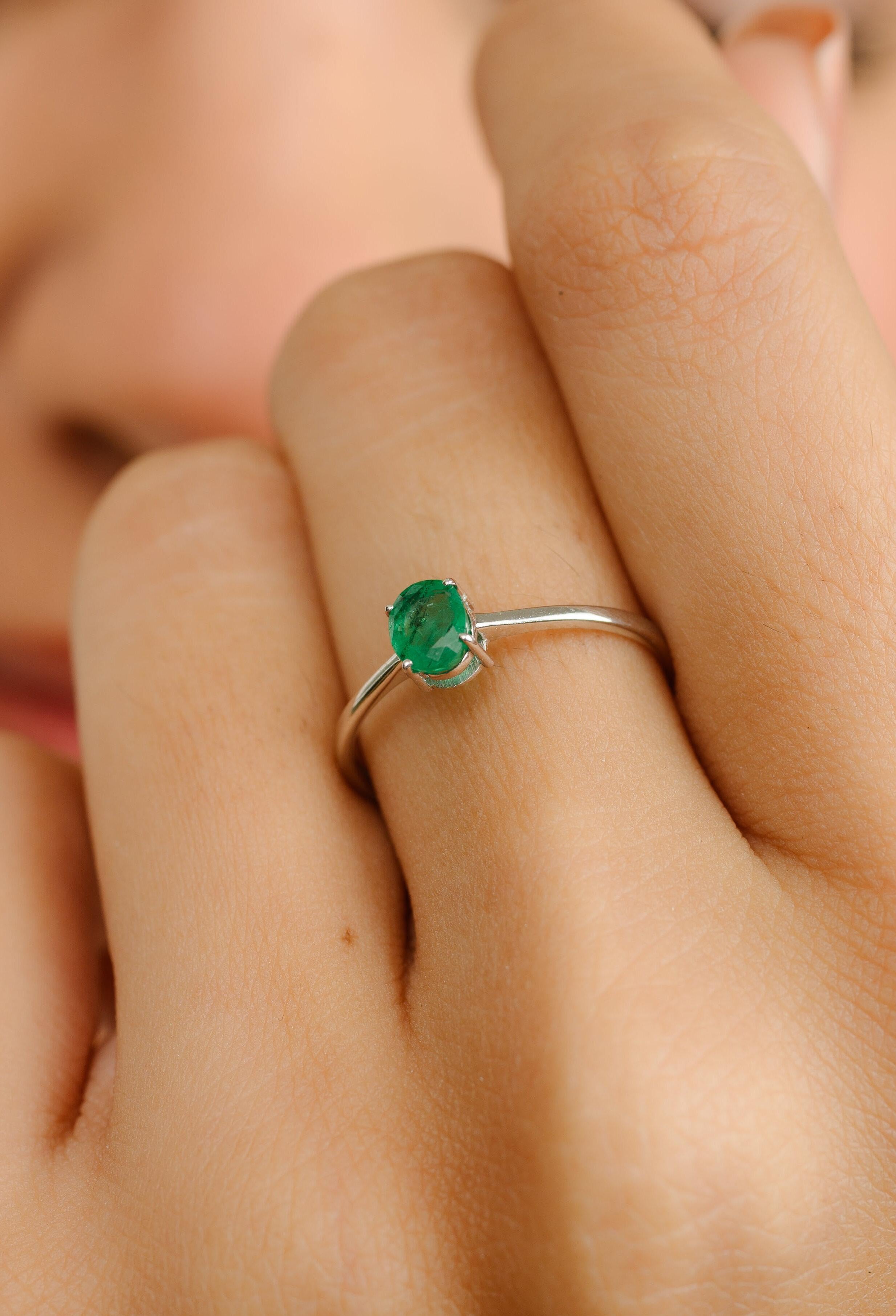 For Sale:  Handmade Natural Emerald Ring 18k Solid White Gold Minimalist Jewelry for Her 2