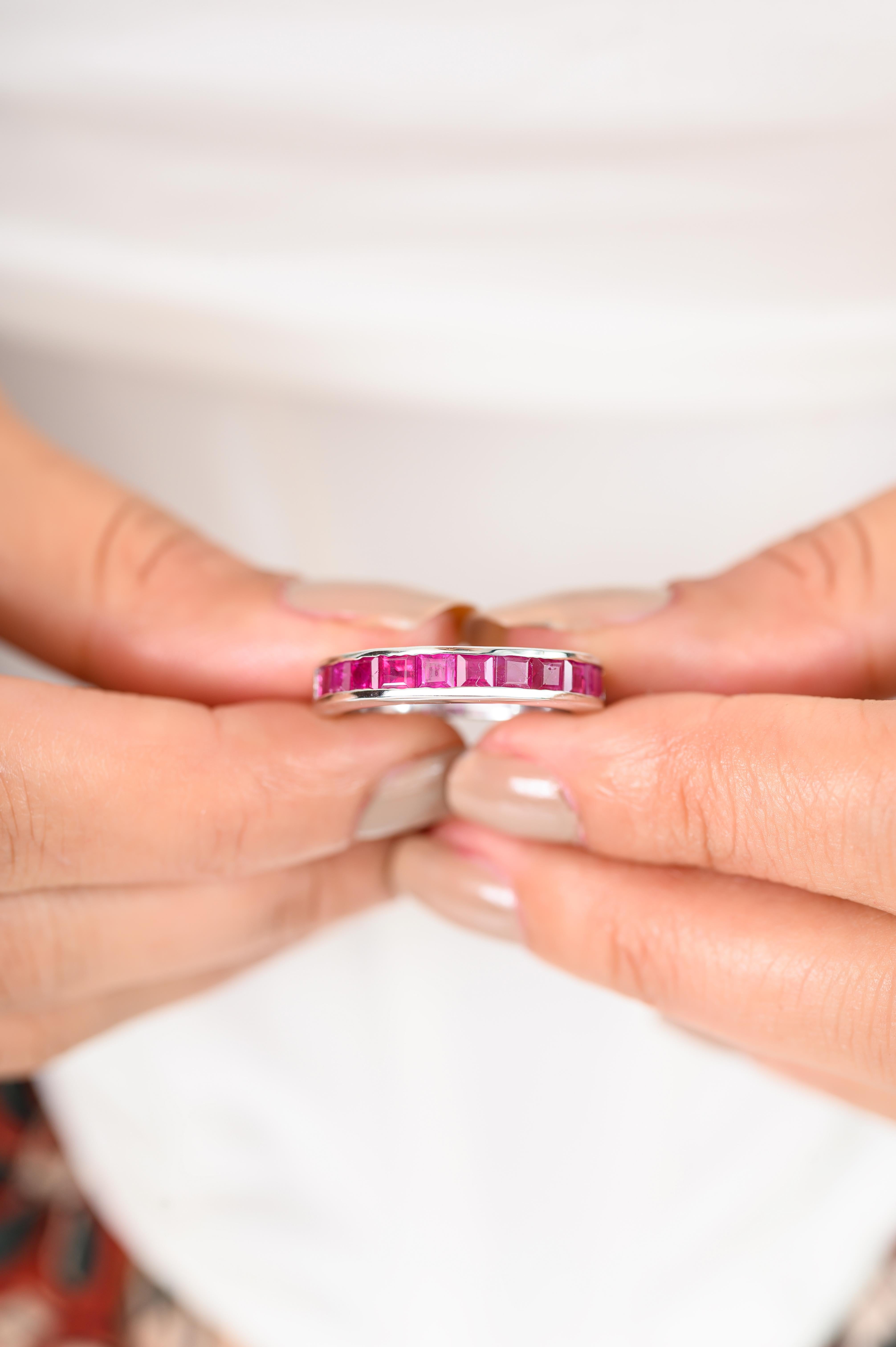 Im Angebot: Handgefertigter halber Eternity-Ring mit natürlichem rosa Rubin in 925 Sterlingsilber () 4