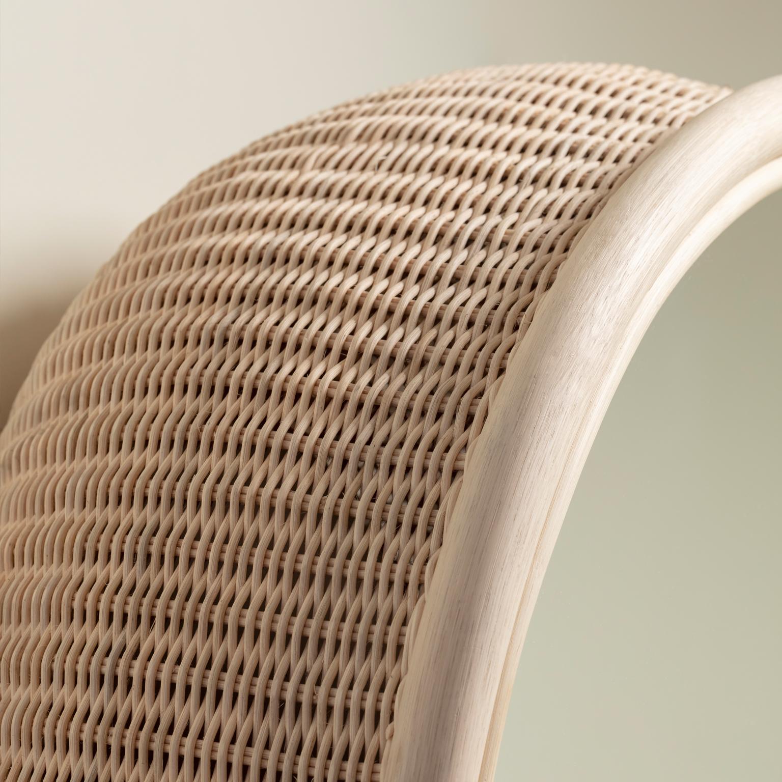 Azalea is a wall mirror inspired by the traditional woven wicker baskets in Mexico; Its design is generous and can be appreciated from different angles, which gives it a unique and very special personality.

Azalea is made of woven natural wicker