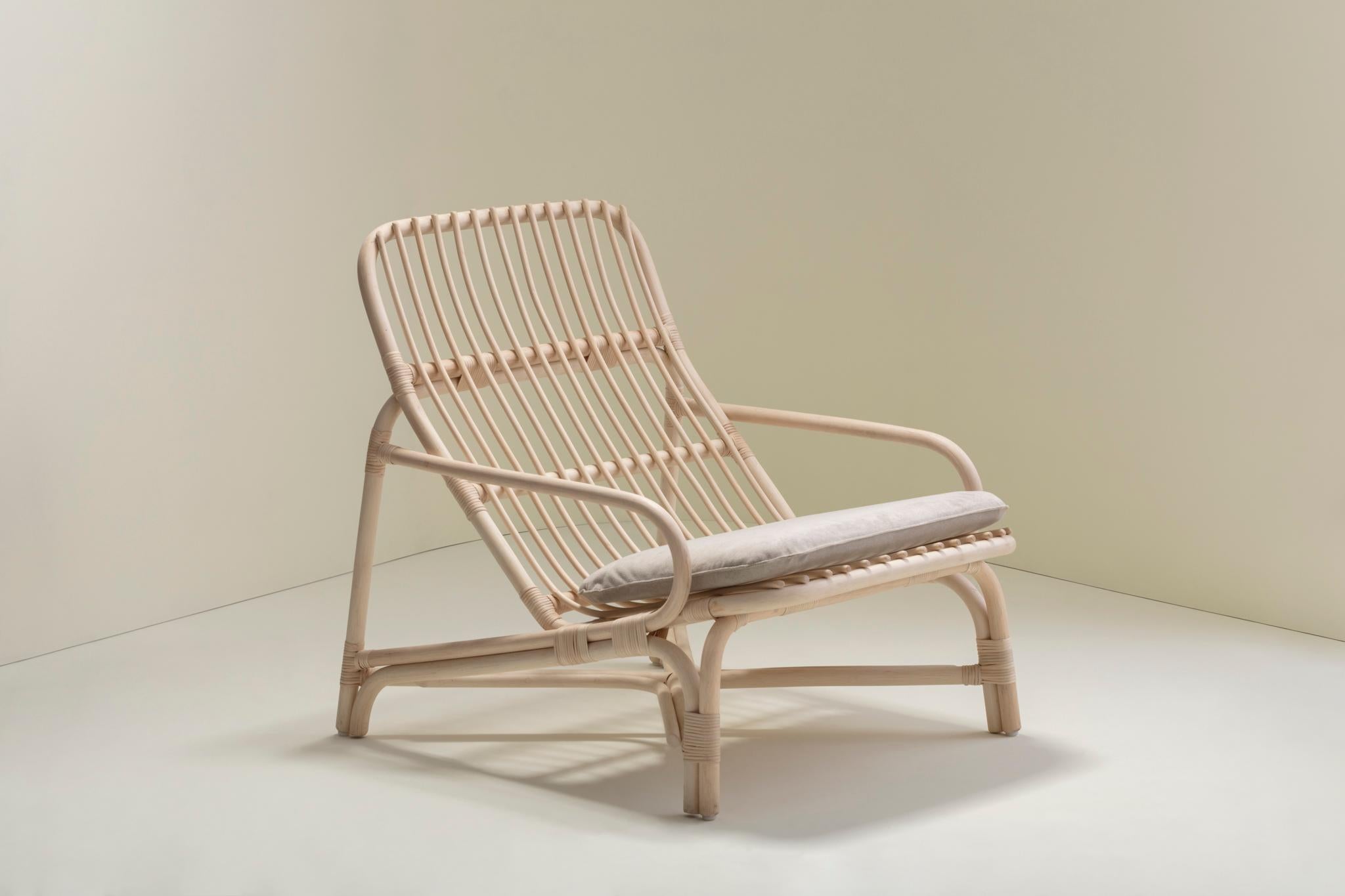 Camelia is a lounge chair carefully designed; its structure expresses all the qualities of natural rattan; its lightness, resistance and elegance, without sacrificing simplicity and functionality. 

Camelia takes inspiration from the great