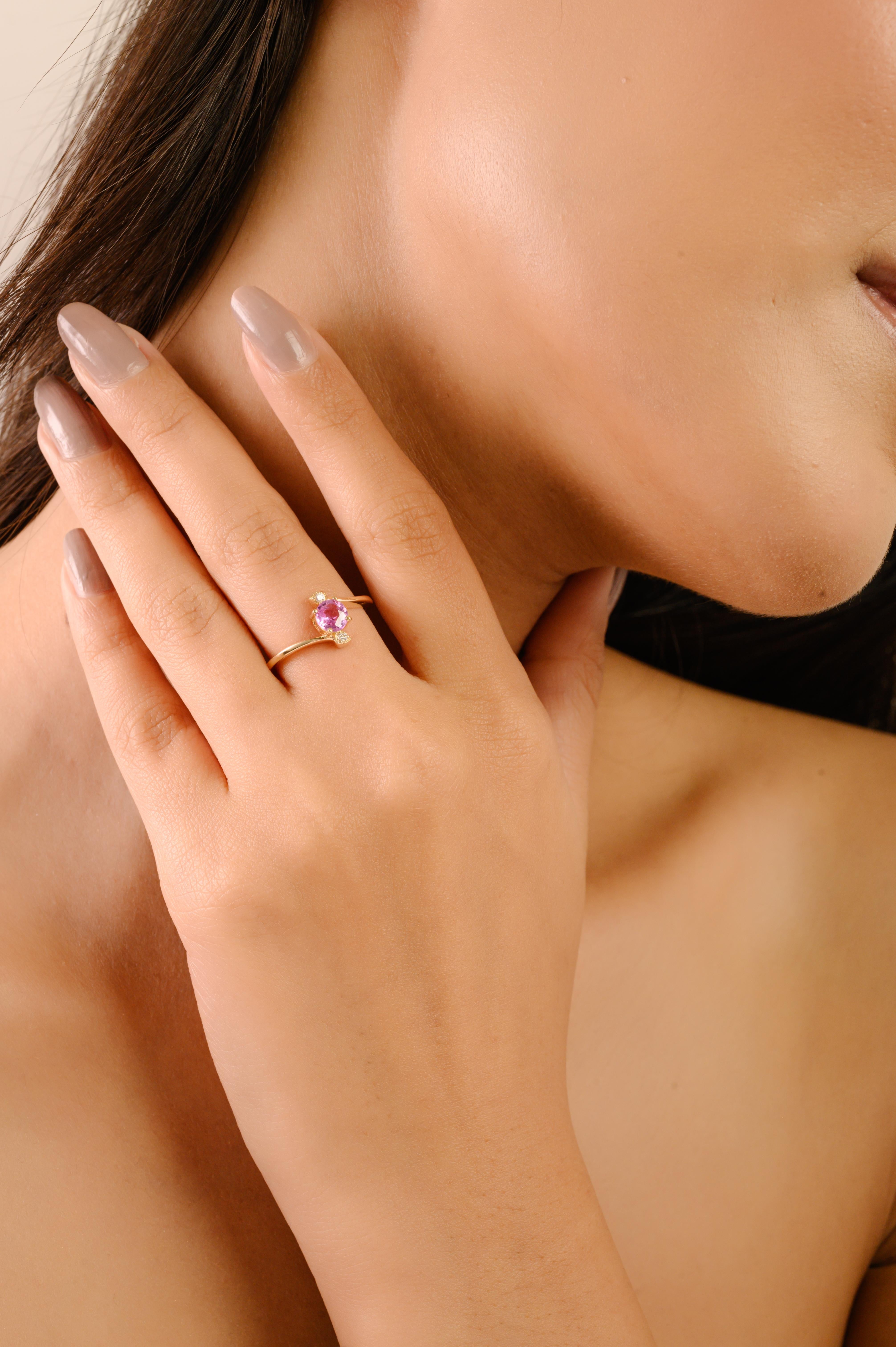 En vente :  Bague de contournement en or jaune 14 carats, saphir rose rond naturel et diamant, faite à la main 8