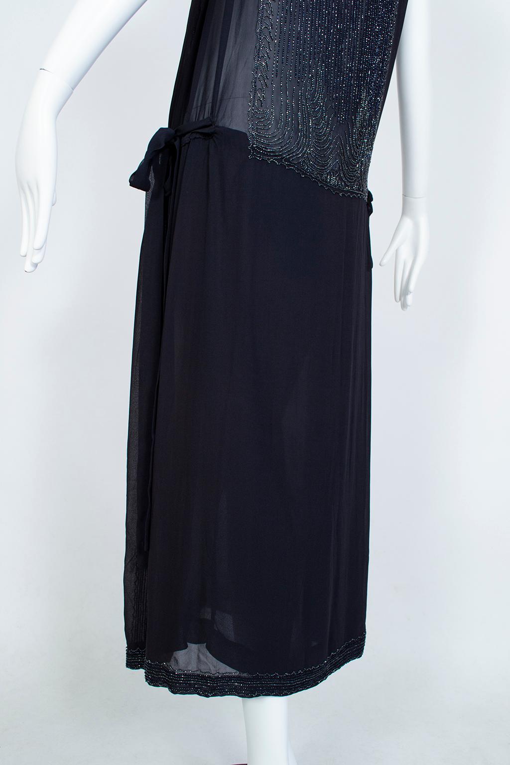 Handgefertigtes Flapper-Kleid aus tschechischen Glasperlen, Frankreich - M-L, 1920er Jahre im Angebot 6