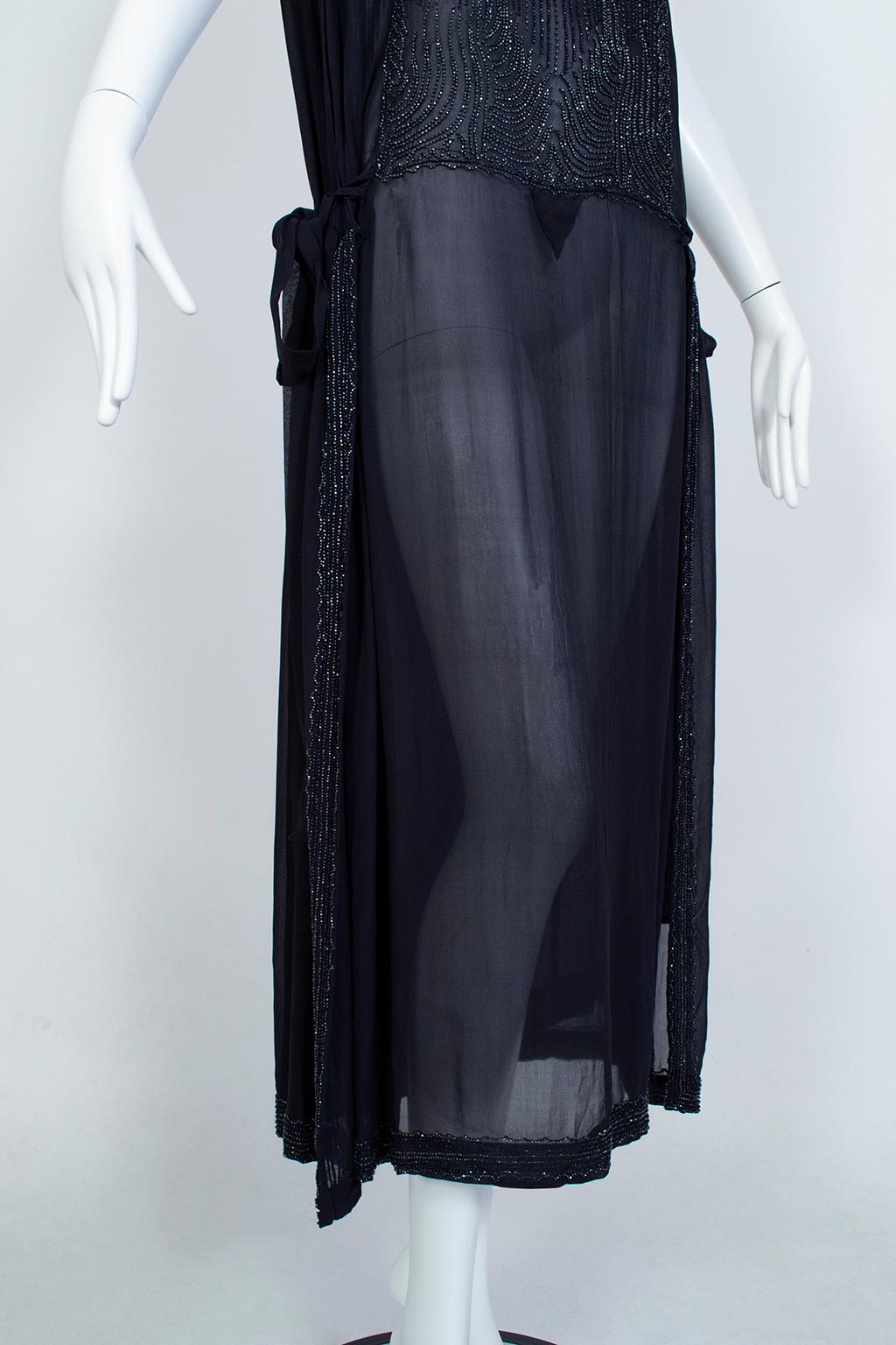 Handgefertigtes Flapper-Kleid aus tschechischen Glasperlen, Frankreich - M-L, 1920er Jahre im Angebot 3