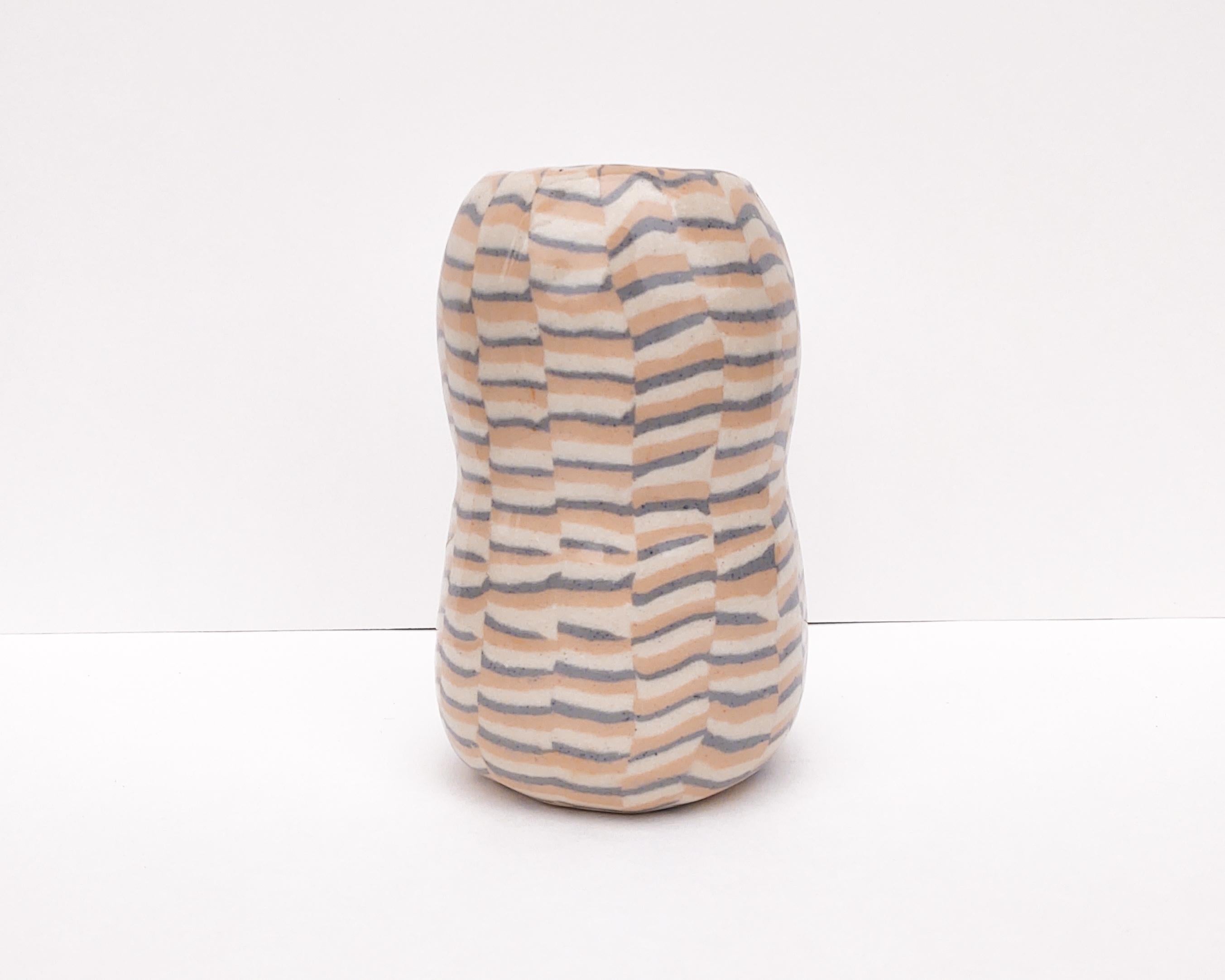 Américain Vase Nerikomi abstrait en trois couleurs, fait à la main par Fizzy Ceramics en vente