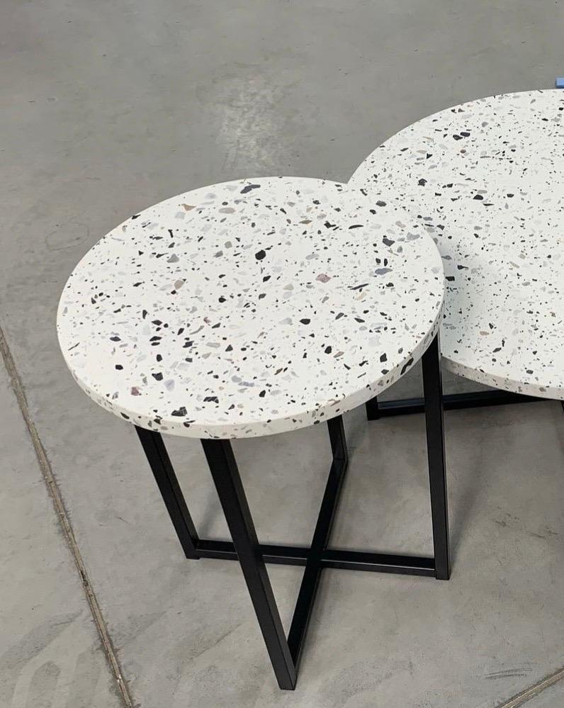 Français Tables gigognes, set de tables basses d'appoint faites à la main par un designer français en vente