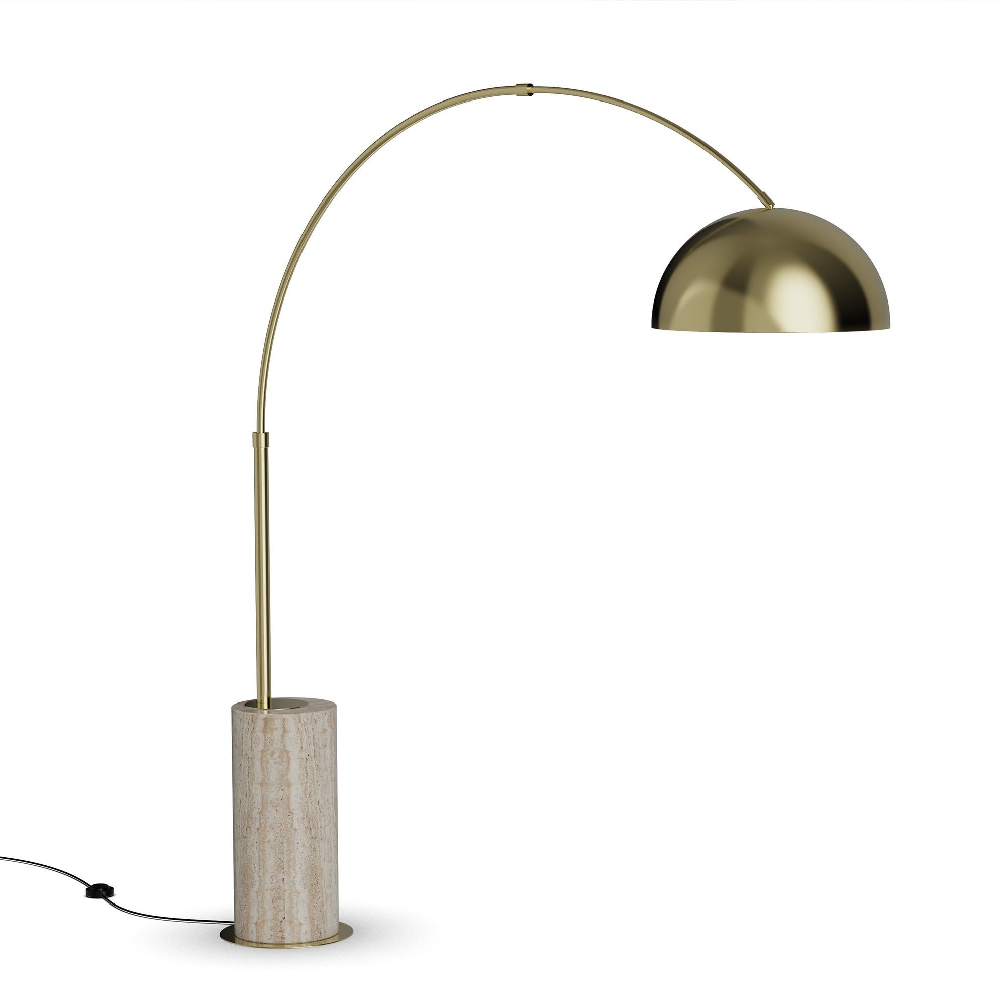 Organique Lampadaire Nils en laiton poli et travertin fait à la main par Nolita Harbour en vente
