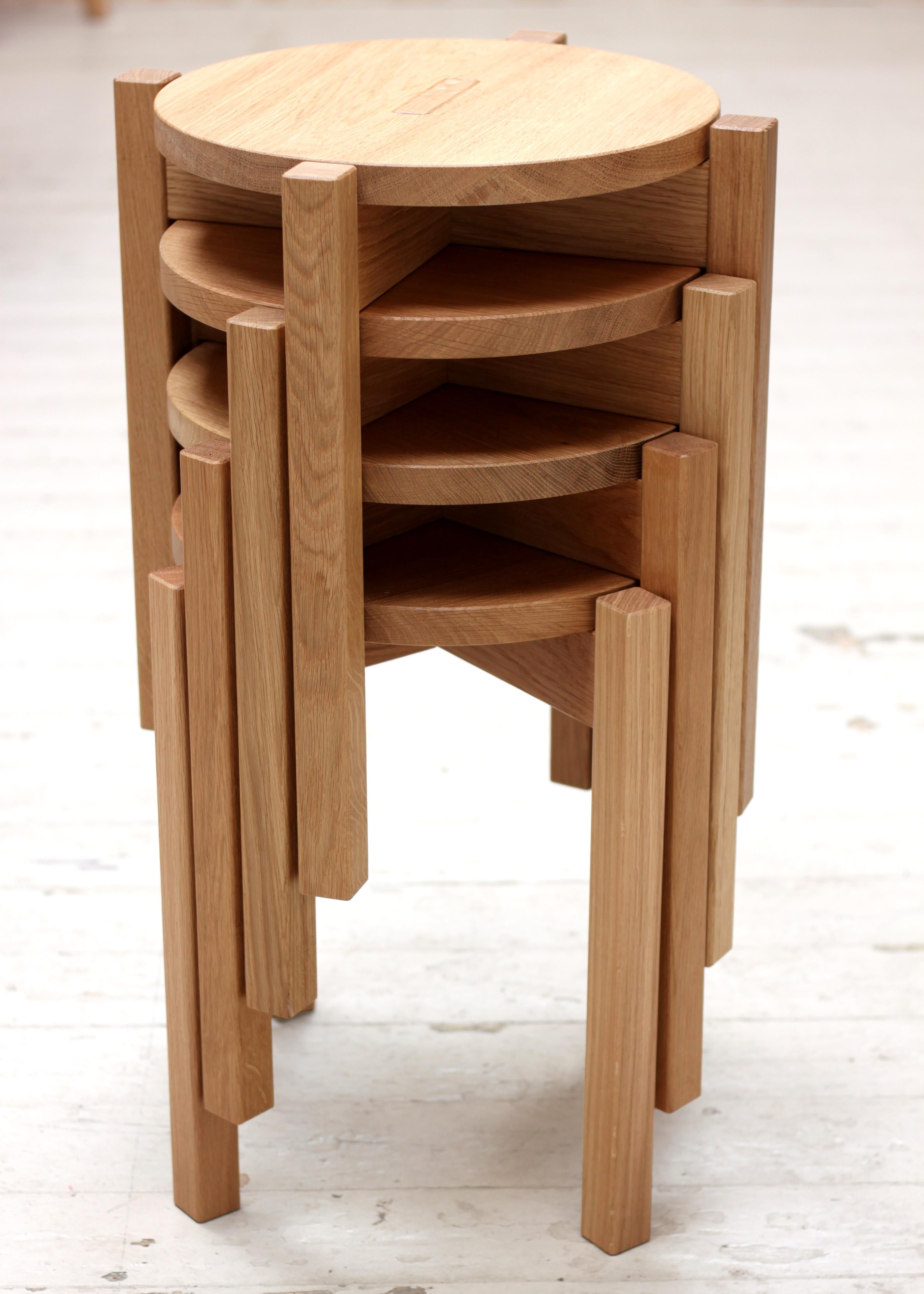 Handgefertigter Norian Hocker - Eiche - von BACD studio (Holz) im Angebot