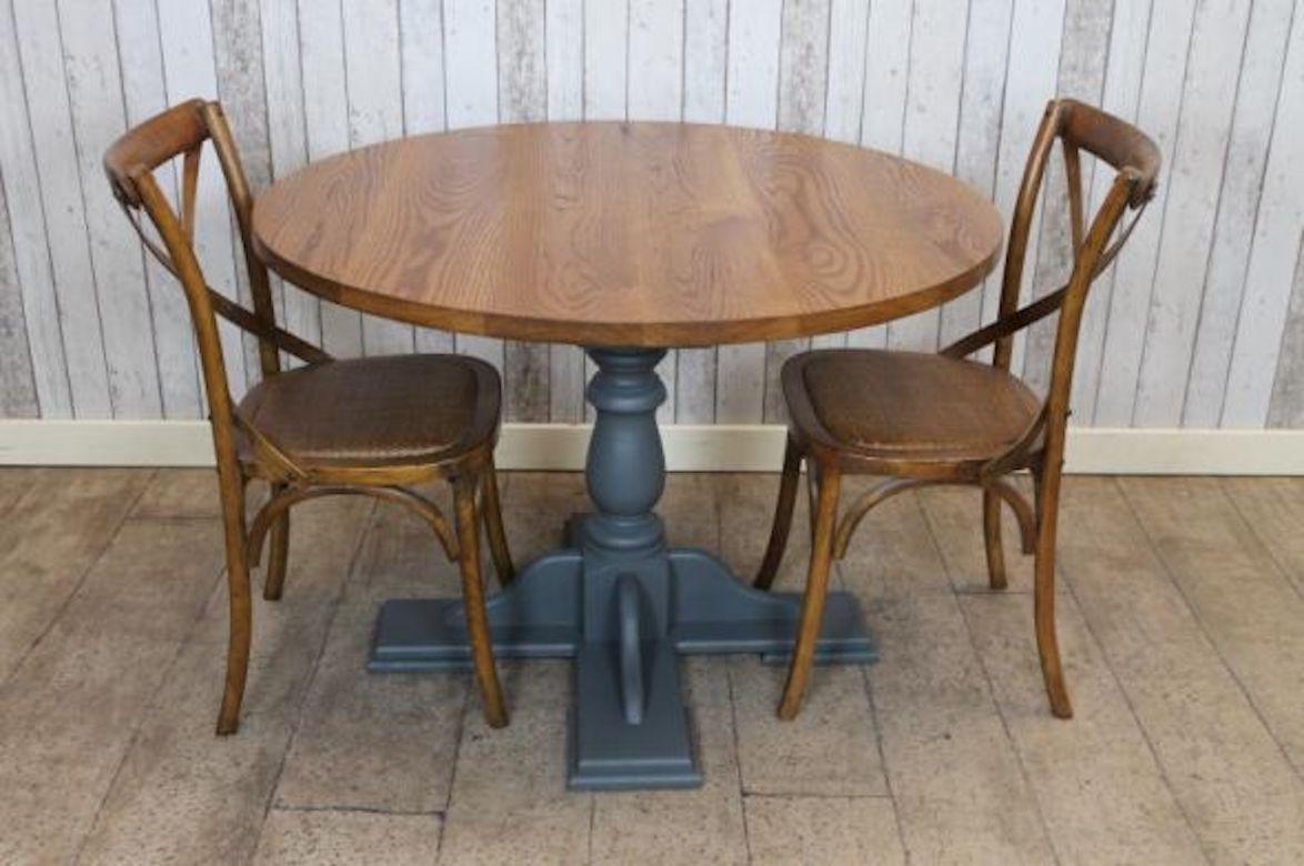 A fine handmade oak cafe table, 20th century.

This pedestal cafe table with an oak top is a stunning new addition to our large range of handmade cafe tables.

These made to measure restaurant and cafe tables have a wooden pedestal base and an
