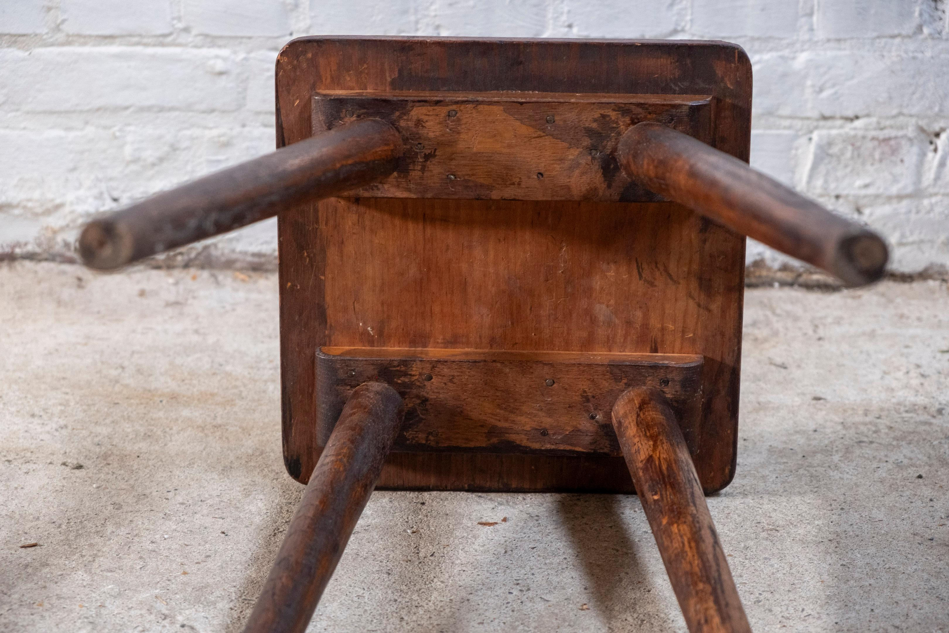 Milieu du XXe siècle Tabouret en Oak fait main, 1950 Belgique en vente
