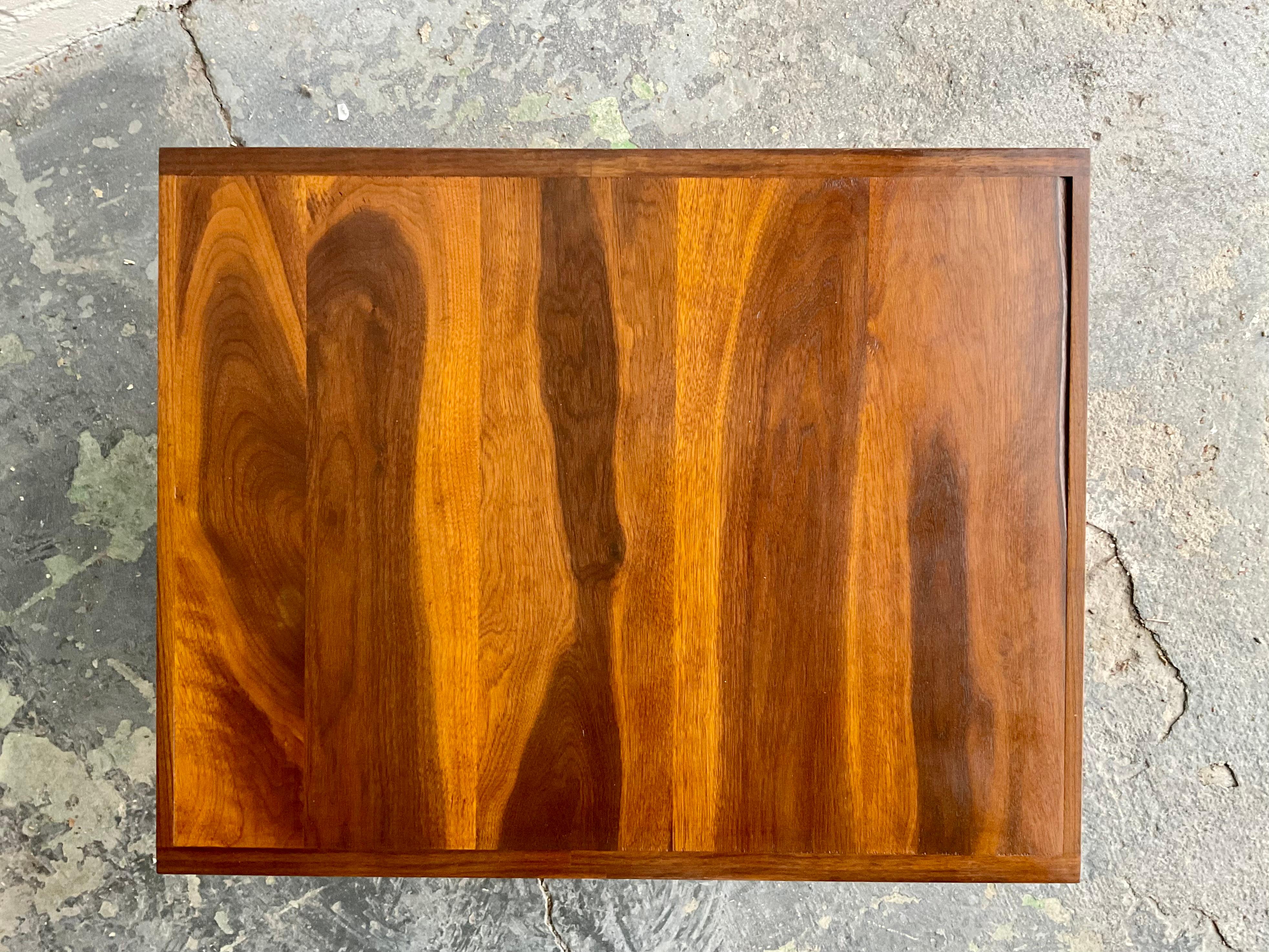 Table basse Oikado faite à la main en noyer noir par Montaperto Studios, 2023 en vente 6