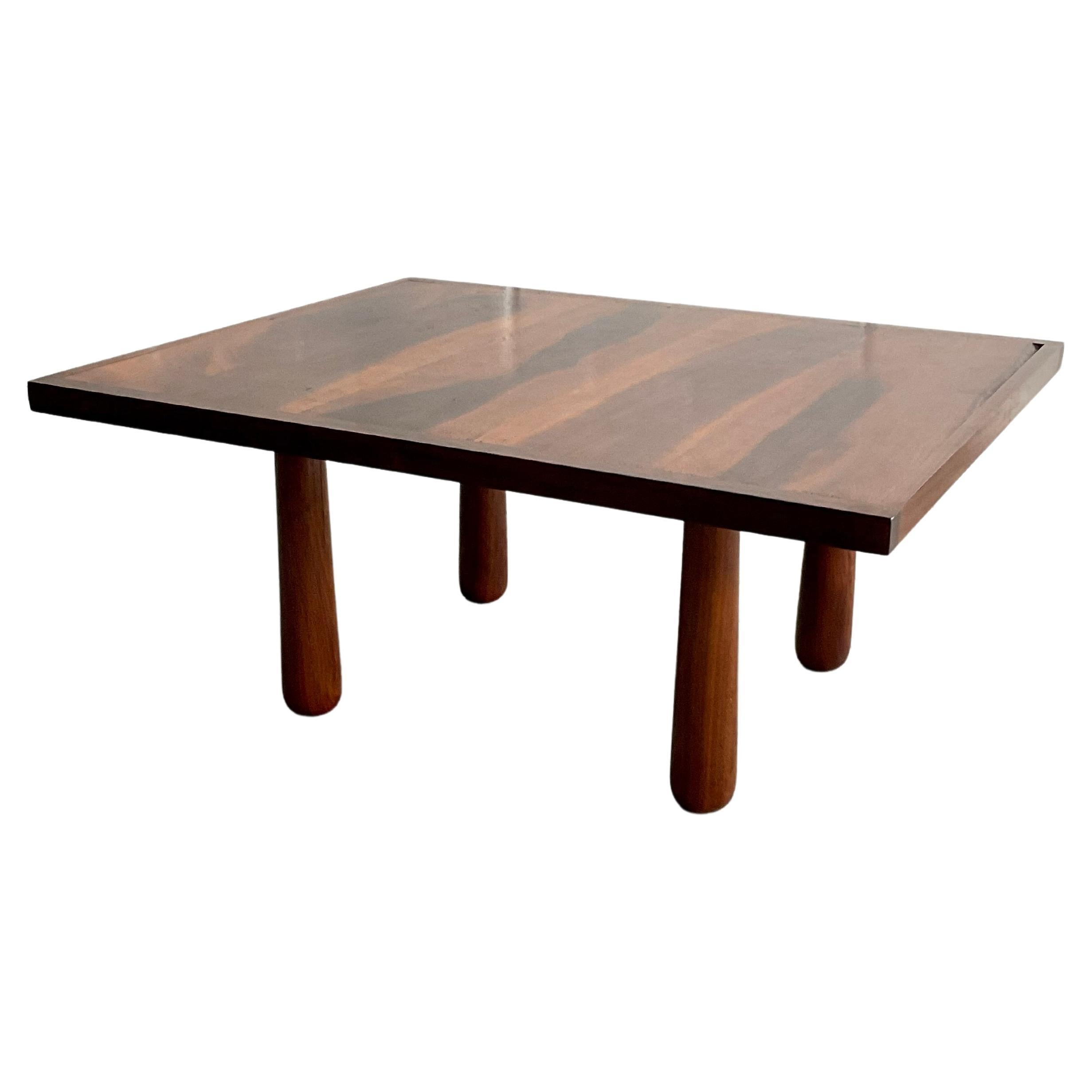 Handgefertigter Oikado Niedriger Tisch aus schwarzem Nussbaumholz von Montaperto Studios, 2023