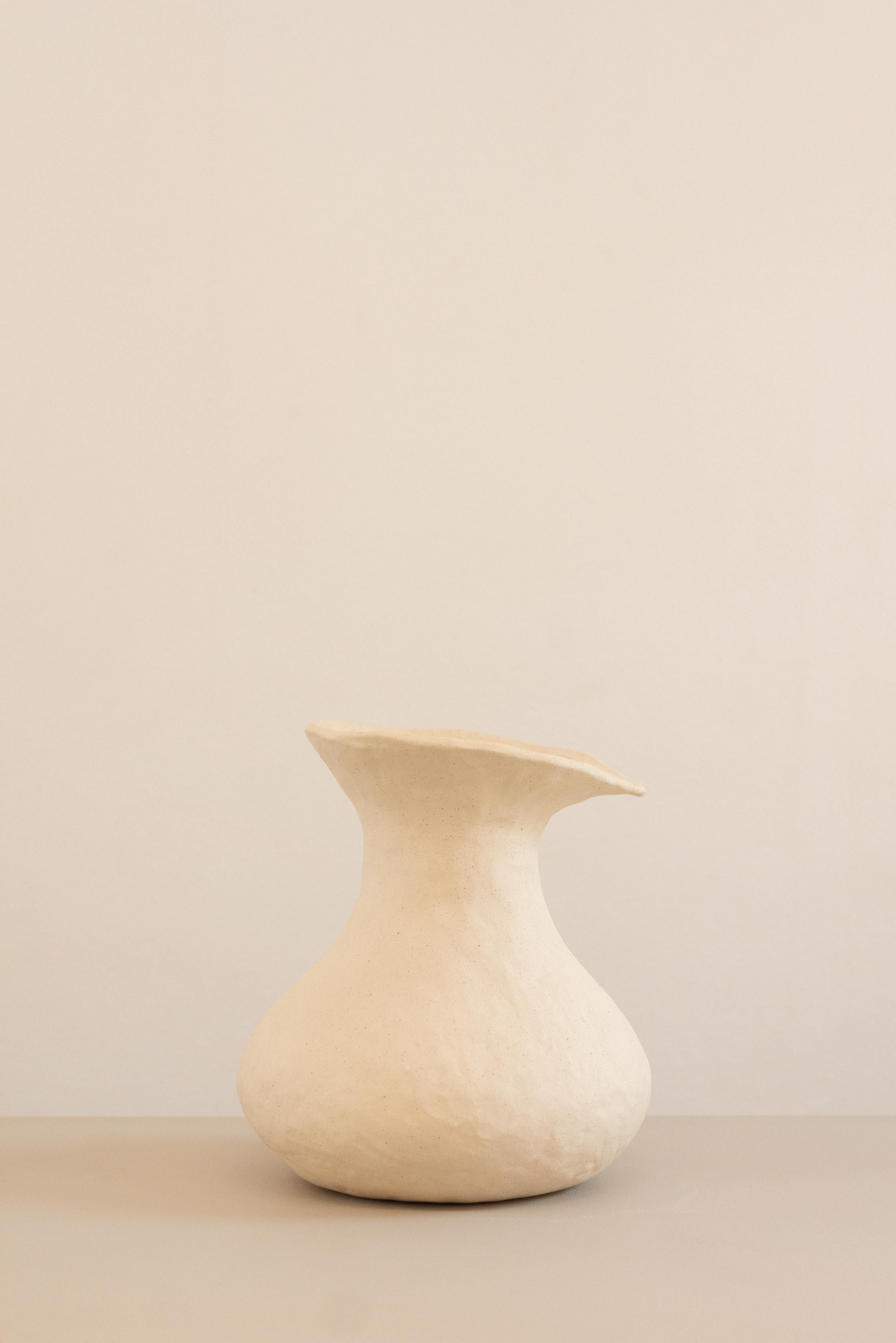 Brazilian handmade organic white ceramic vase  RUPA N.3 For Sale