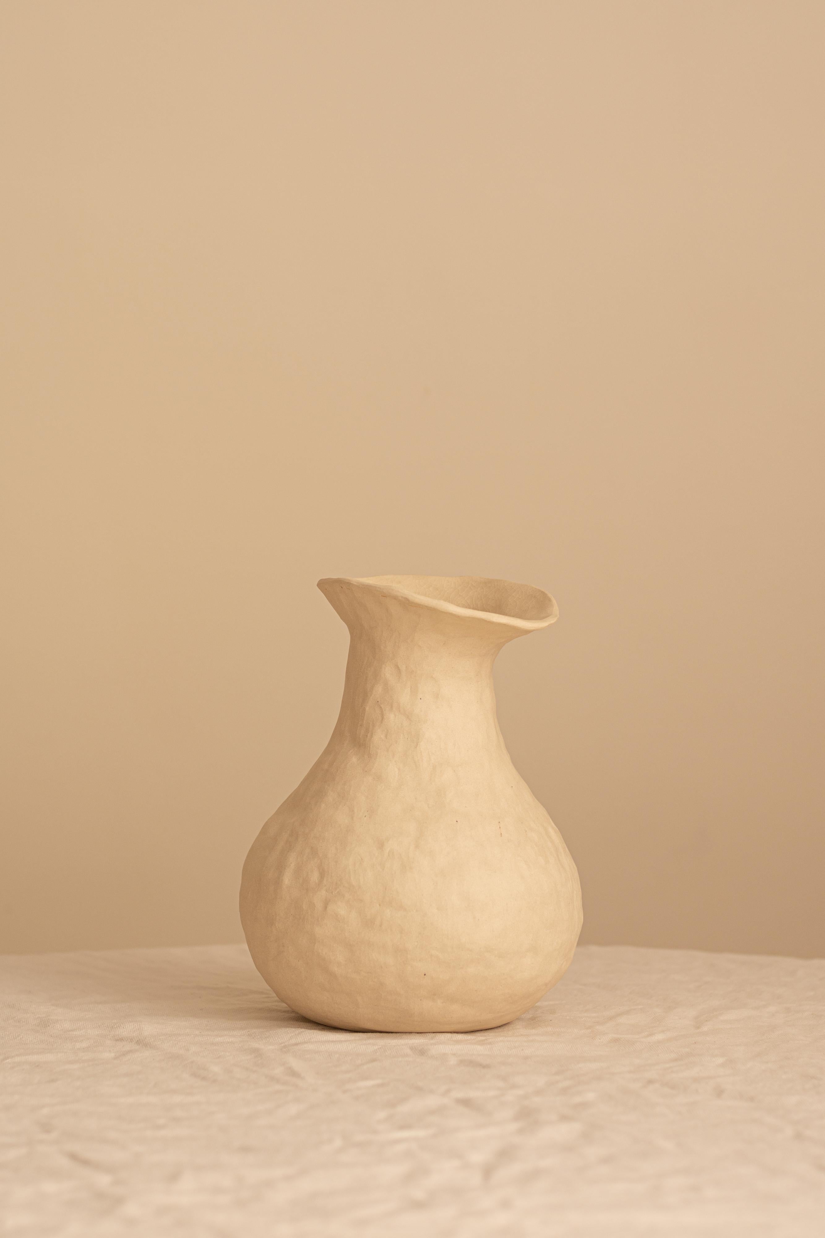 handmade organic white ceramic vase  RUPA N.3 In New Condition For Sale In Florianópolis, BR