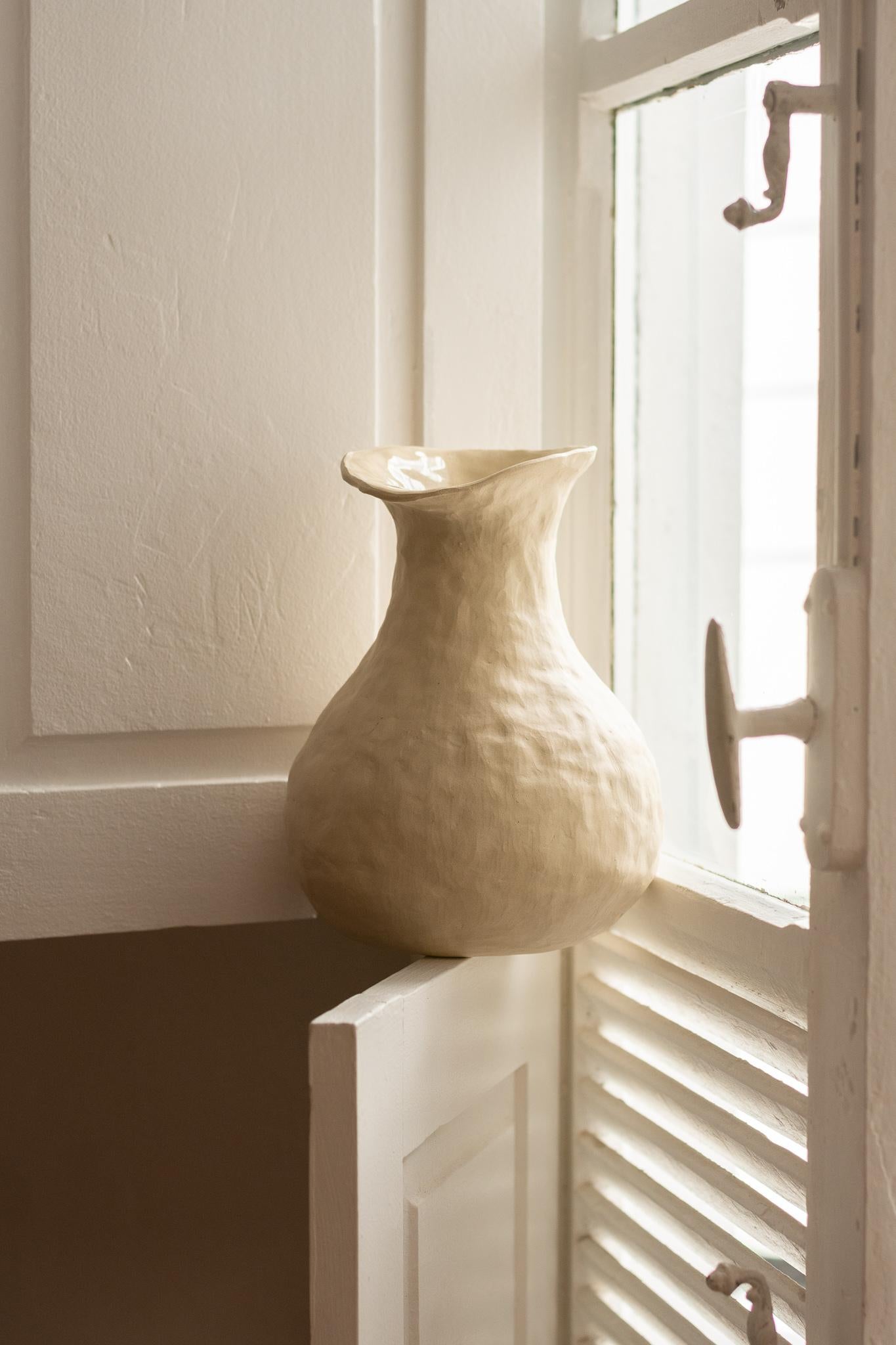 handmade organic white ceramic vase  RUPA N.3 For Sale 2