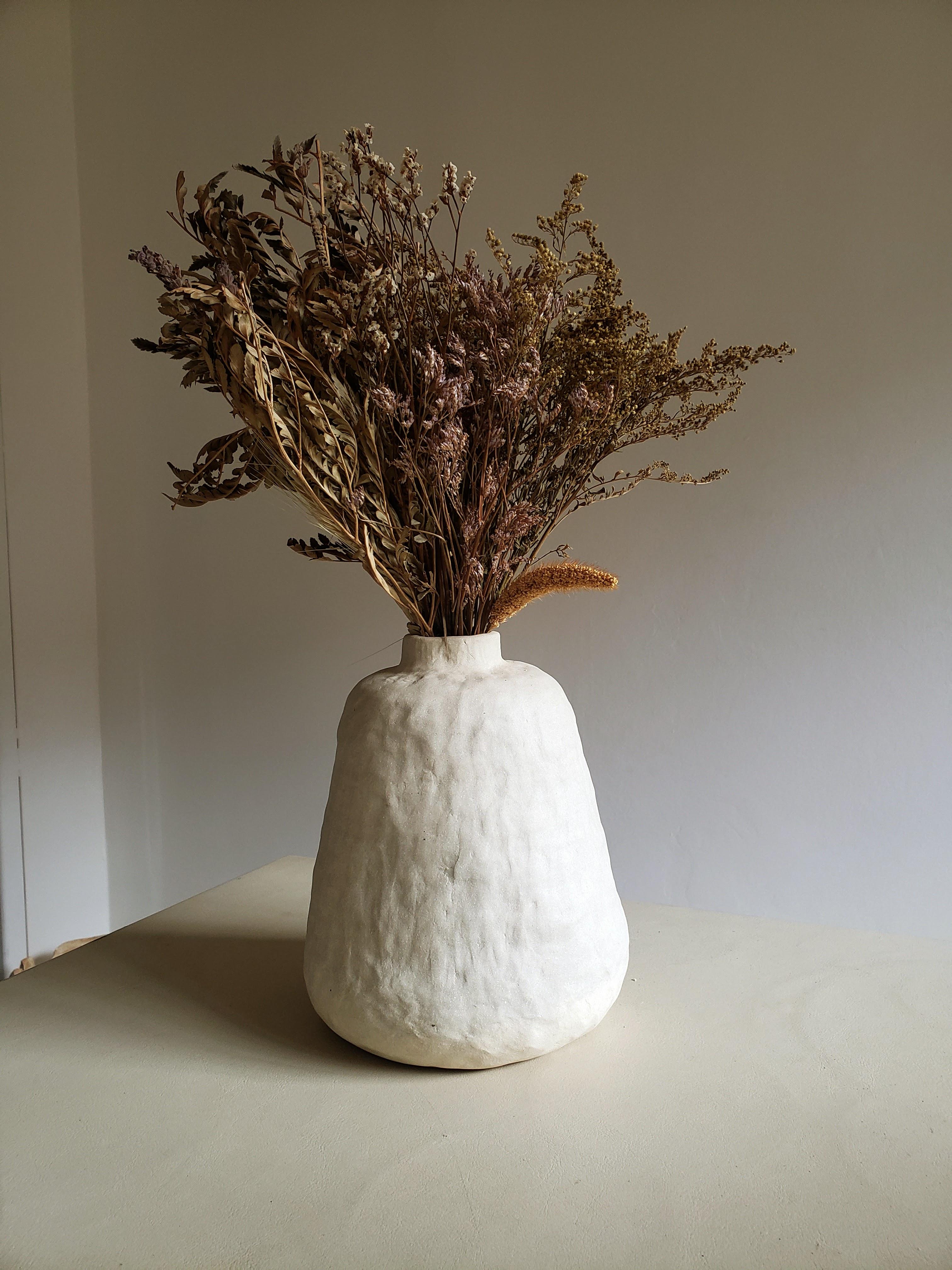 handmade organic white ceramic vase  RUPA N.6 In New Condition For Sale In Florianópolis, BR