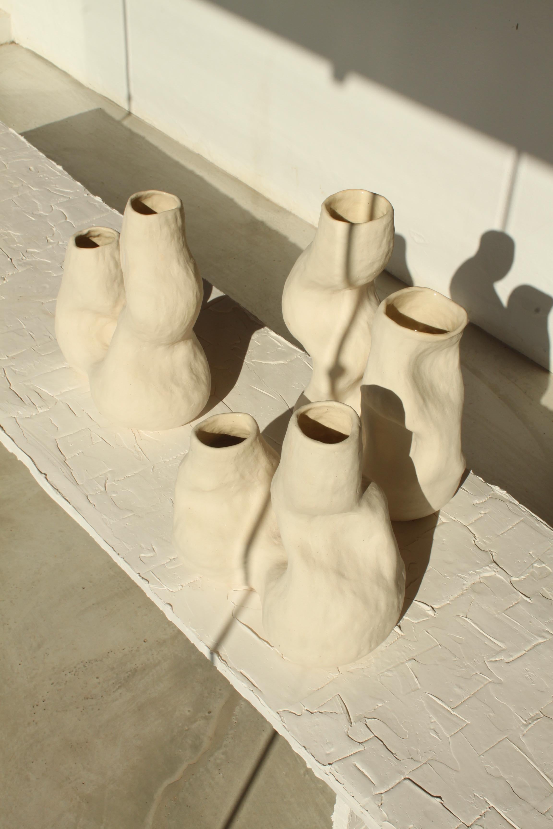 handmade organic white ceramic vase sculpture RUPA n.1 For Sale 3