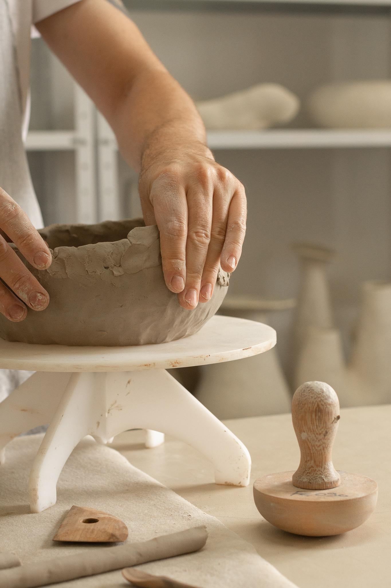 handmade organic white ceramic vase sculpture RUPA n.1 For Sale 4