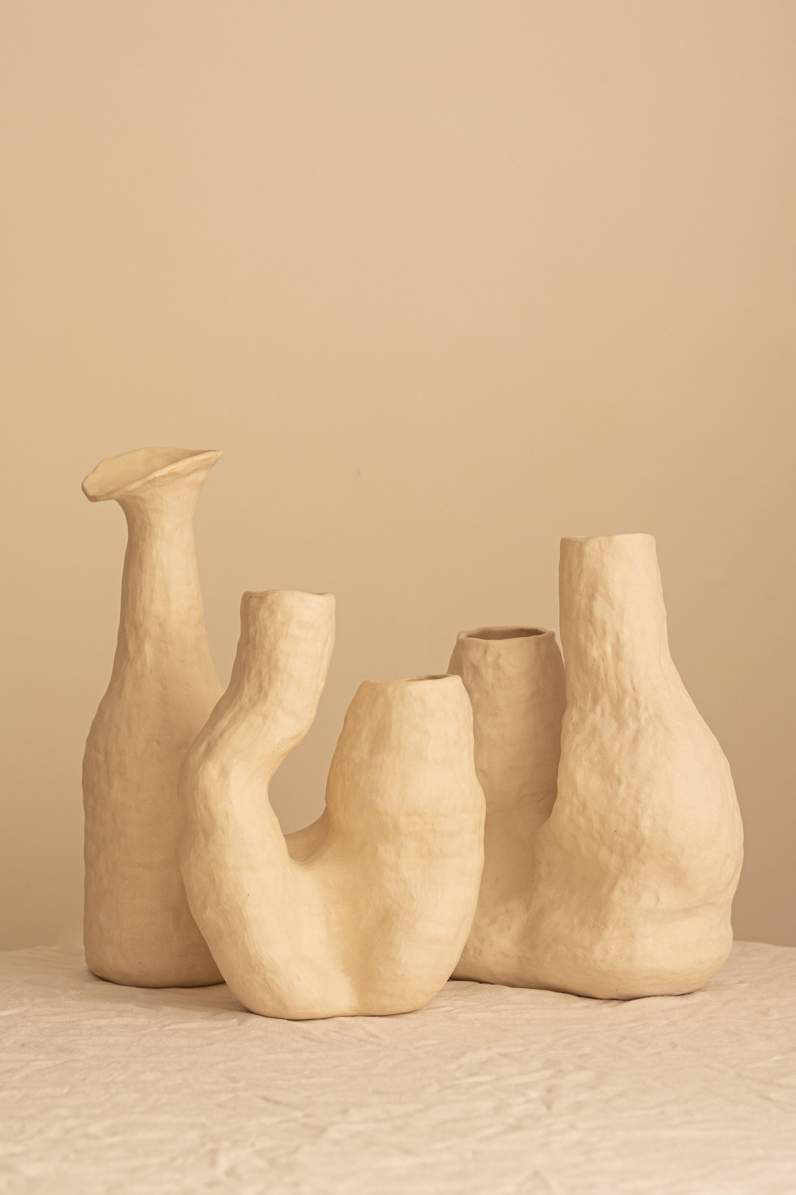 Vase sculpture RUPA n.1 en céramique blanche organique faite à la main Neuf - En vente à Florianópolis, BR
