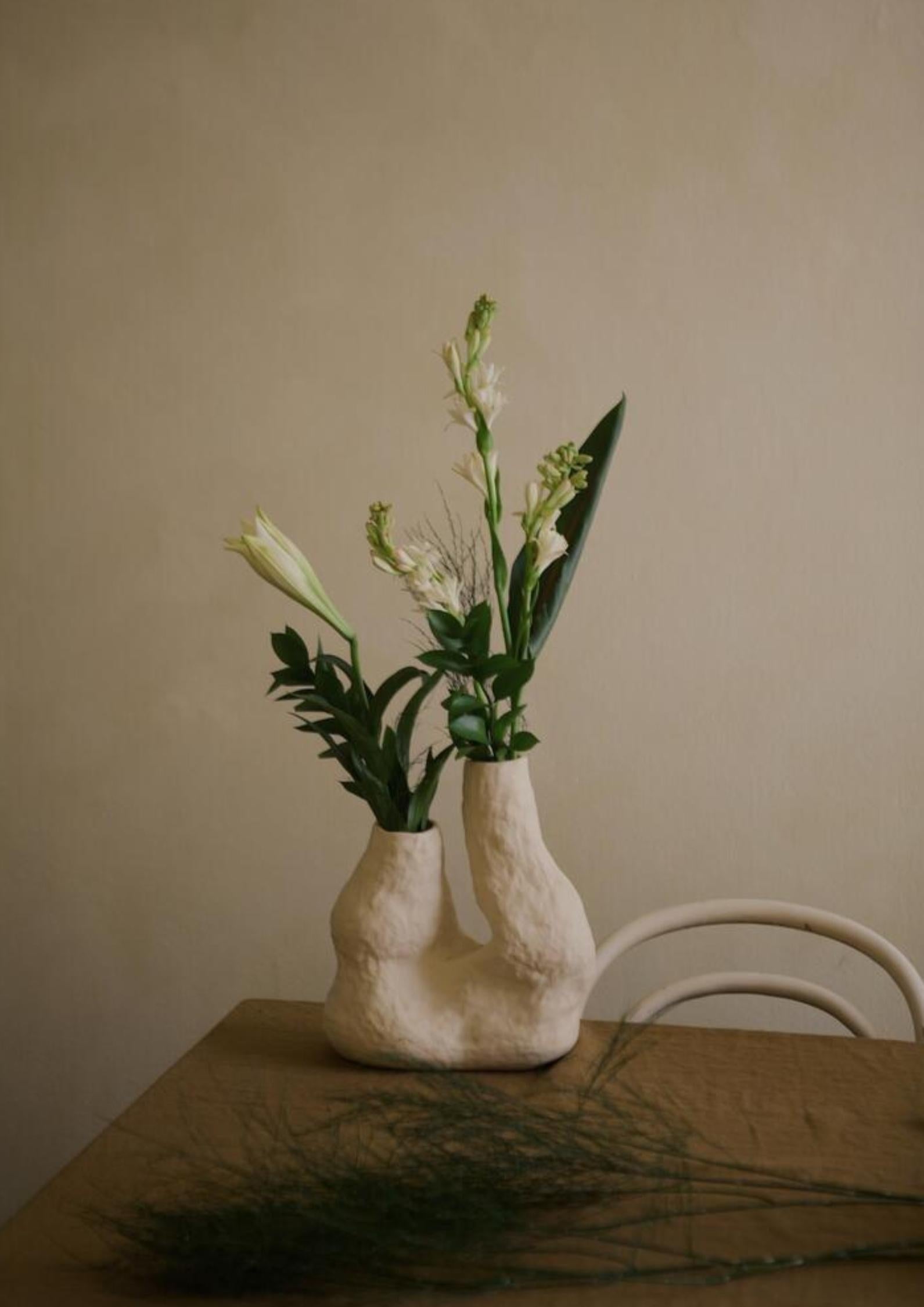 handmade organic white ceramic vase sculpture RUPA n.1 For Sale 2