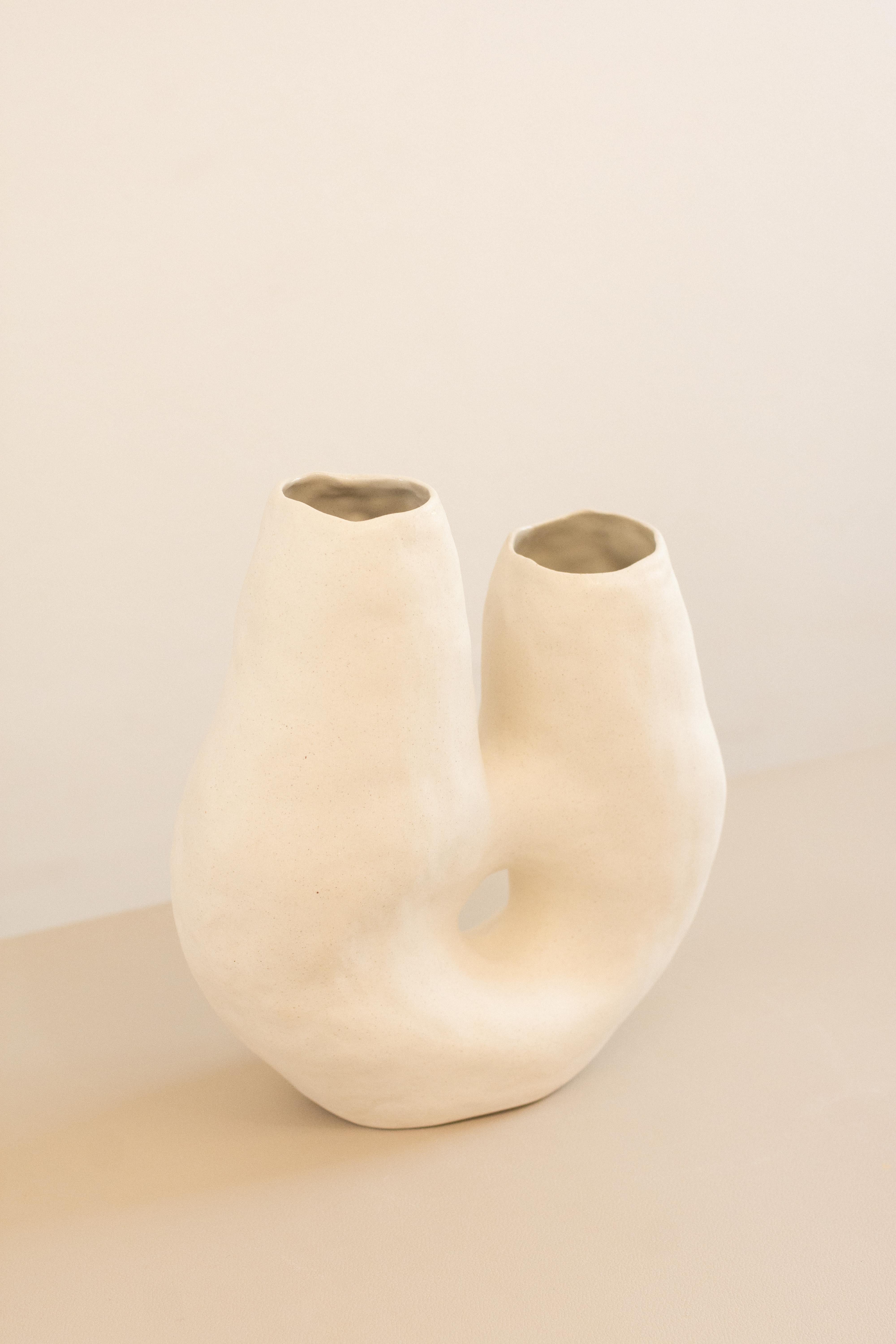 Brazilian handmade organic white ceramic vase sculpture RUPA n.2  For Sale