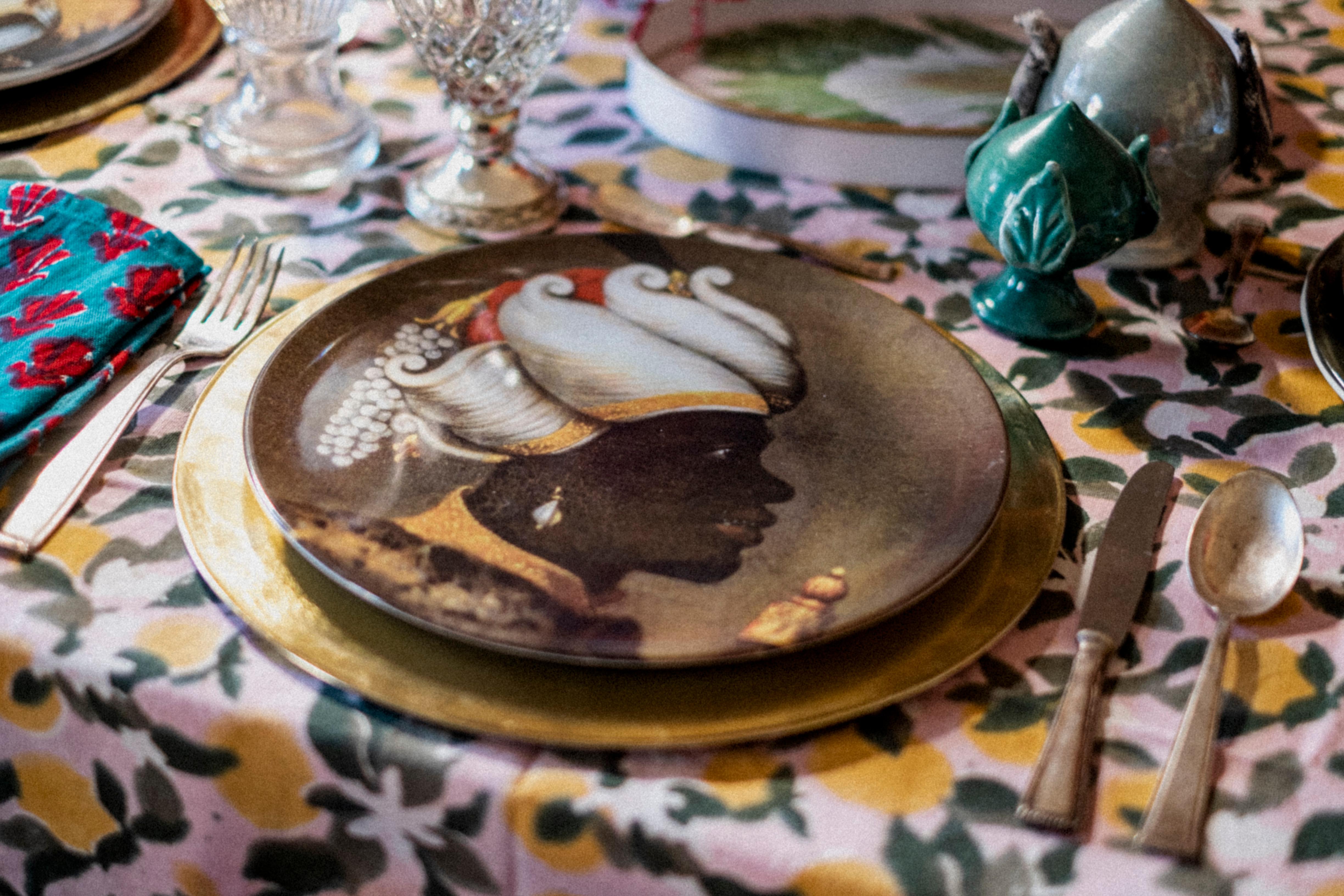 Autre Assiette en porcelaine ottomane faite à la main en vente