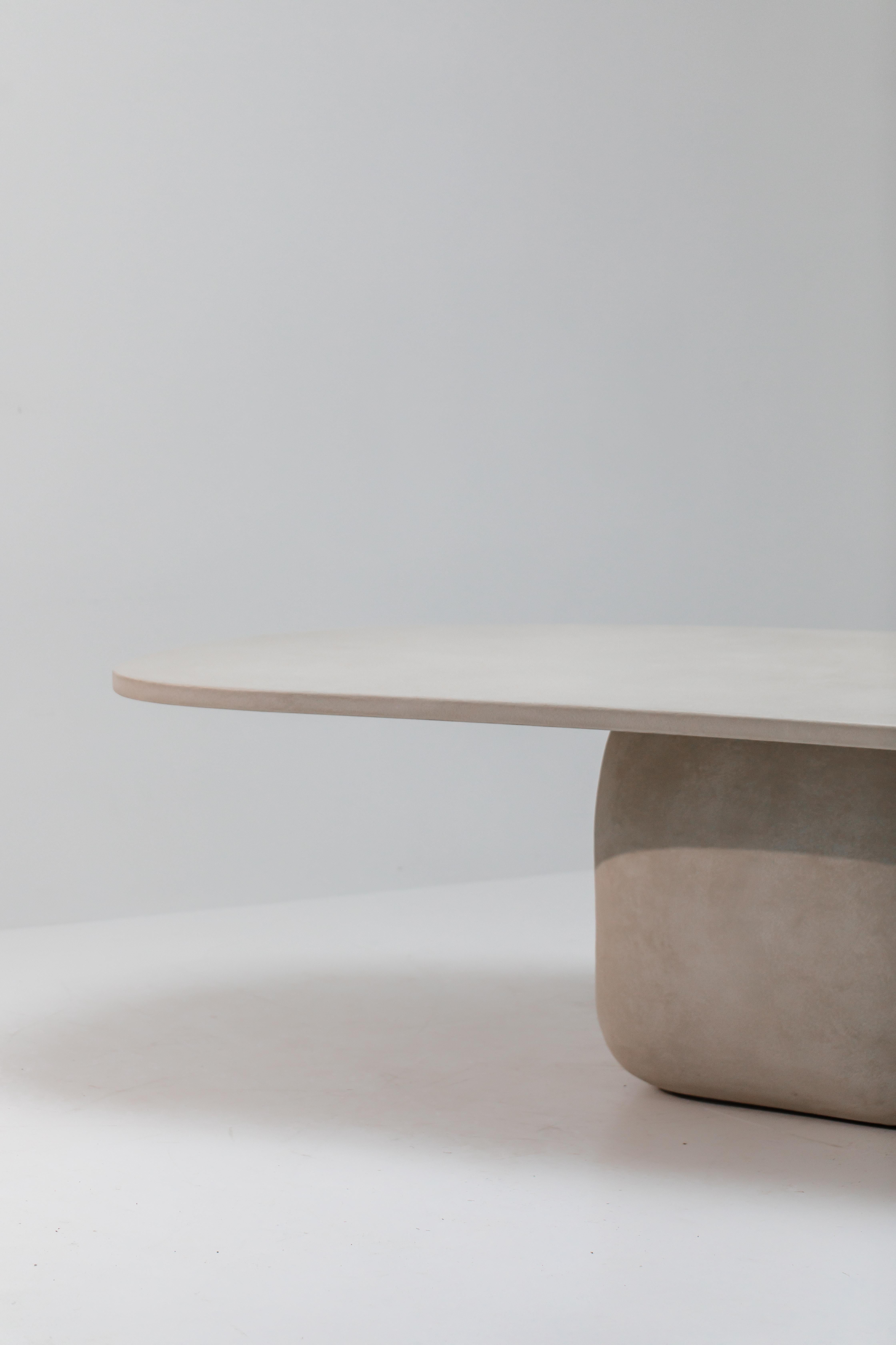 Table de salle à manger Rocc fabriquée à la main par Philippe Colette
Dimensions : L 280 x D 130 x H 76 cm
Matériaux : Enduit de chaux minérale.

Toutes les formes / tailles peuvent être personnalisées. Large gamme de couleurs.

Nos tables sont en