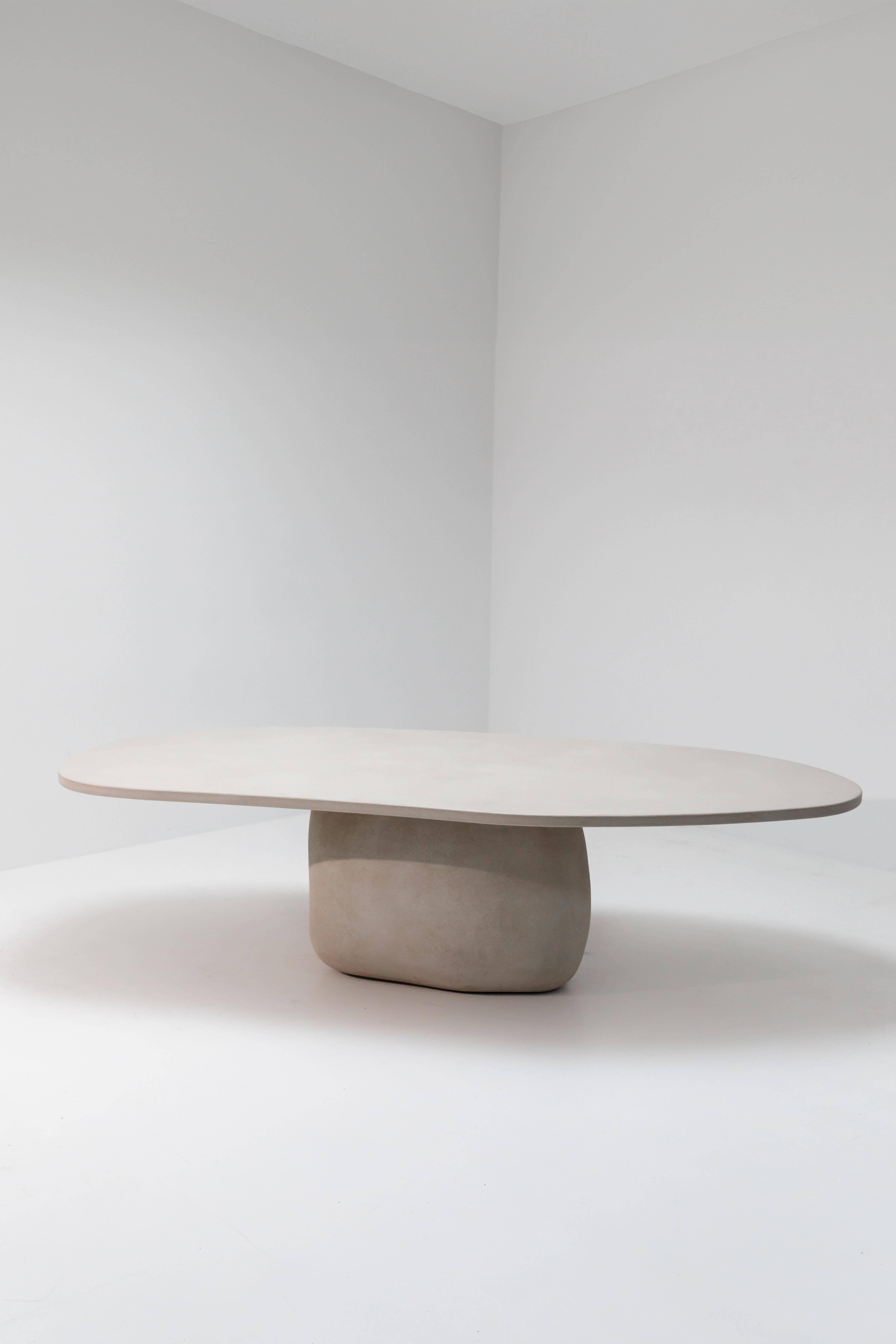 Belge Table de salle à manger Rocc fabriquée à la main par Philippe Colette en vente