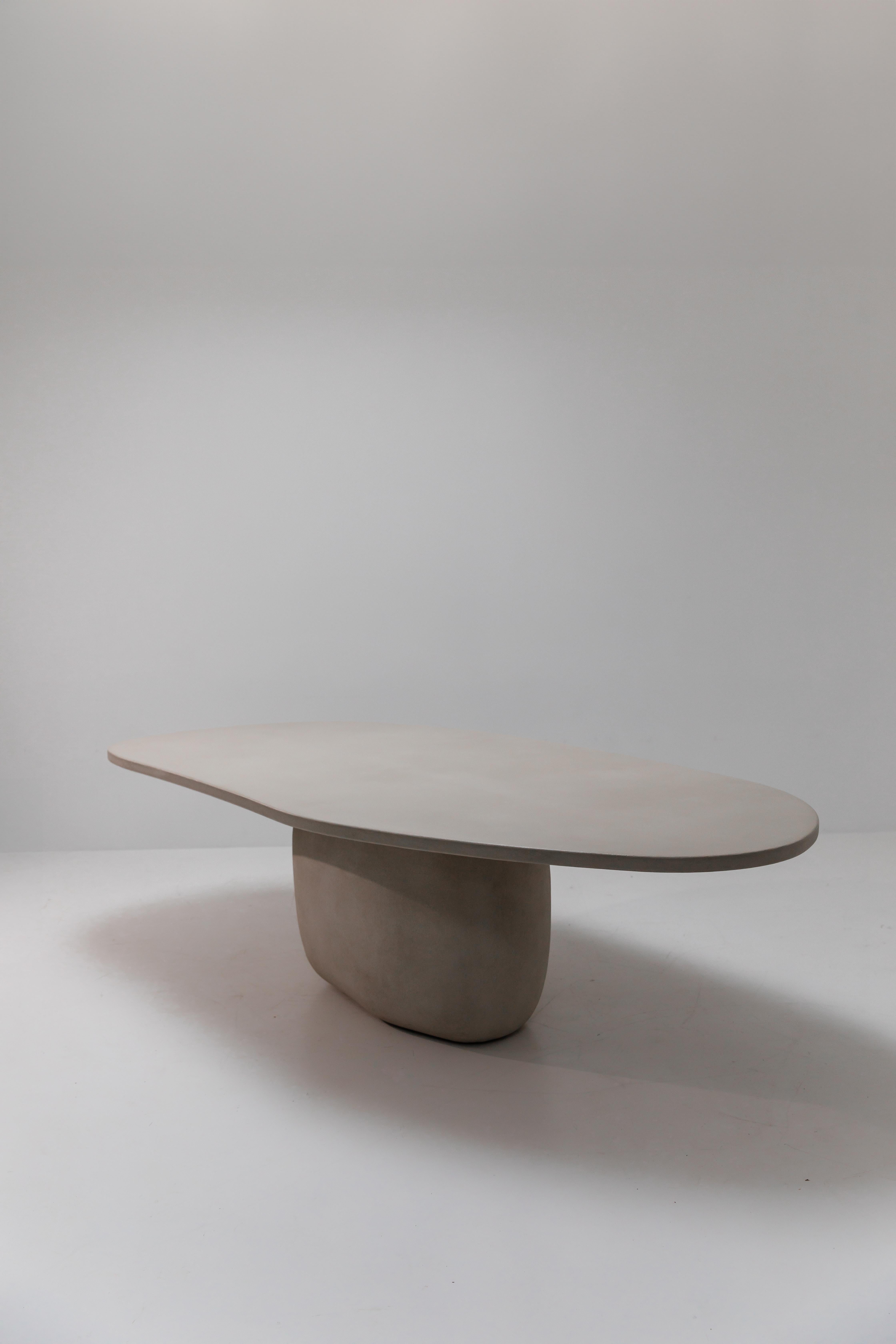 Matériaux organiques Table de salle à manger Rocc fabriquée à la main par Philippe Colette en vente
