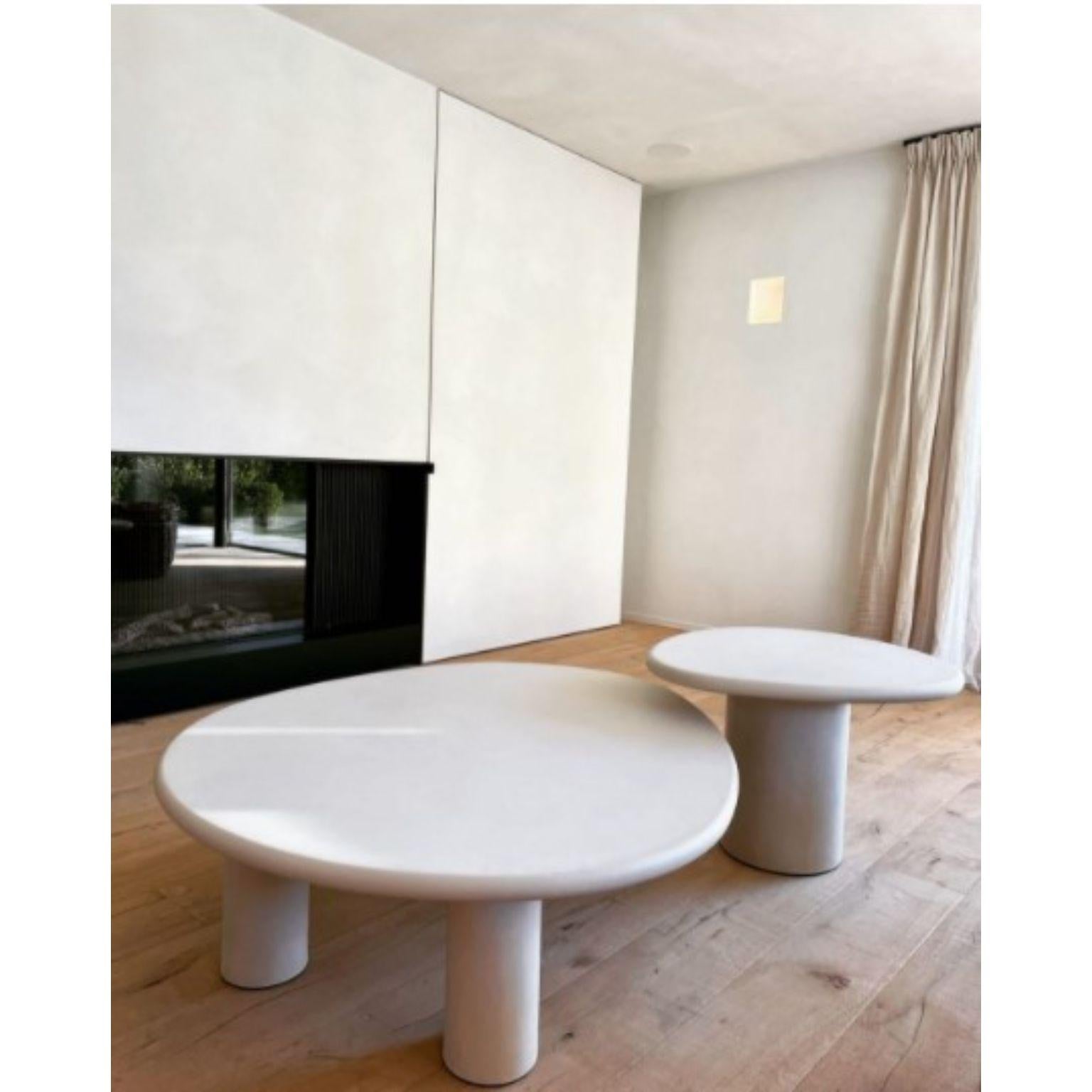 Postmoderne Ensemble de tables d'extérieur en plâtre naturel en forme de roche faites à la main par Philippe Colette en vente