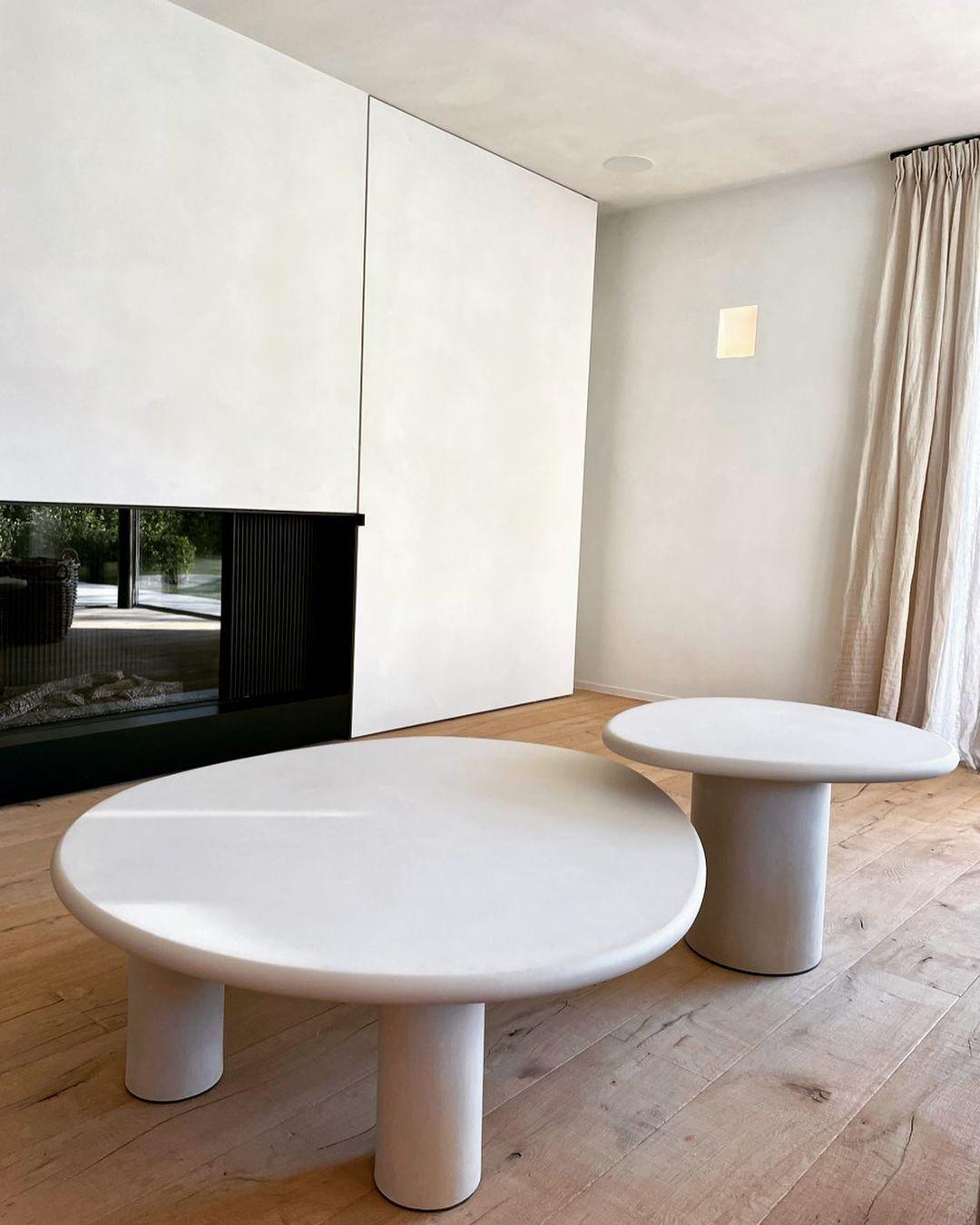 Ensemble de tables d'extérieur en plâtre naturel en forme de roche faites à la main par Philippe Colette en vente 2