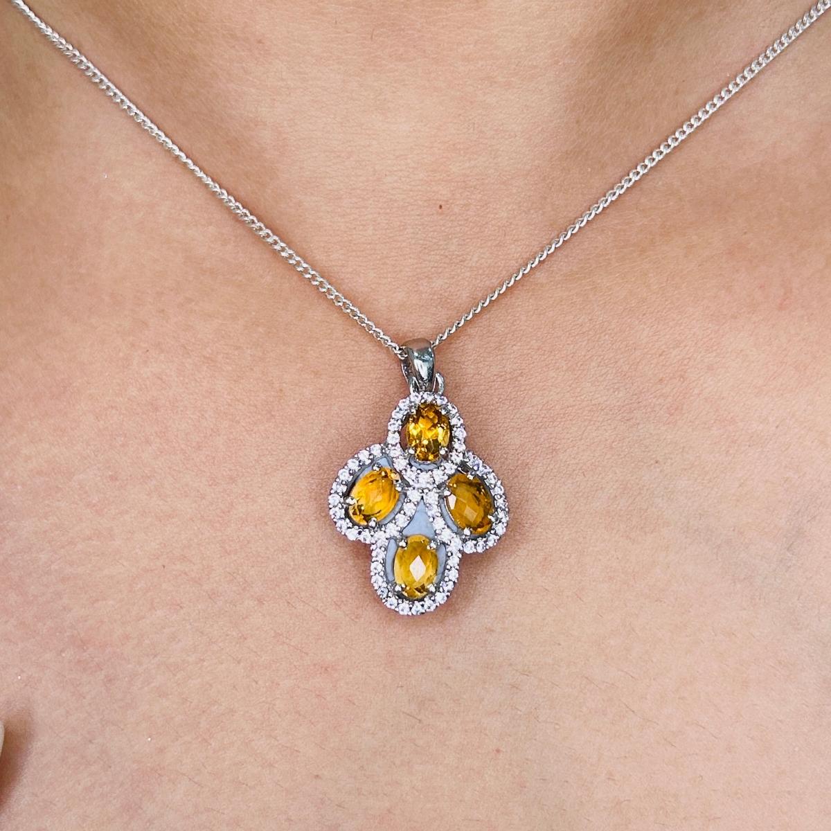 Ciondolo aureolato in argento 925 Art Deco Oval Cut Citrine Birthstone, Gioielli in argento 925 da regalare In condizioni Nuovo in vendita a New York, NY