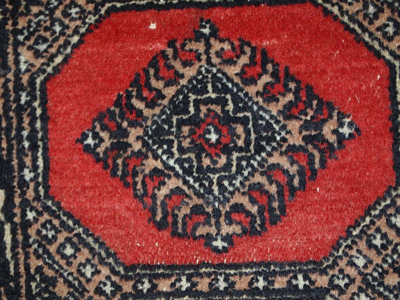 Late 20th Century Handmade Pakistani Lahore Berber Rug, 1970s, 1C635 For Sale