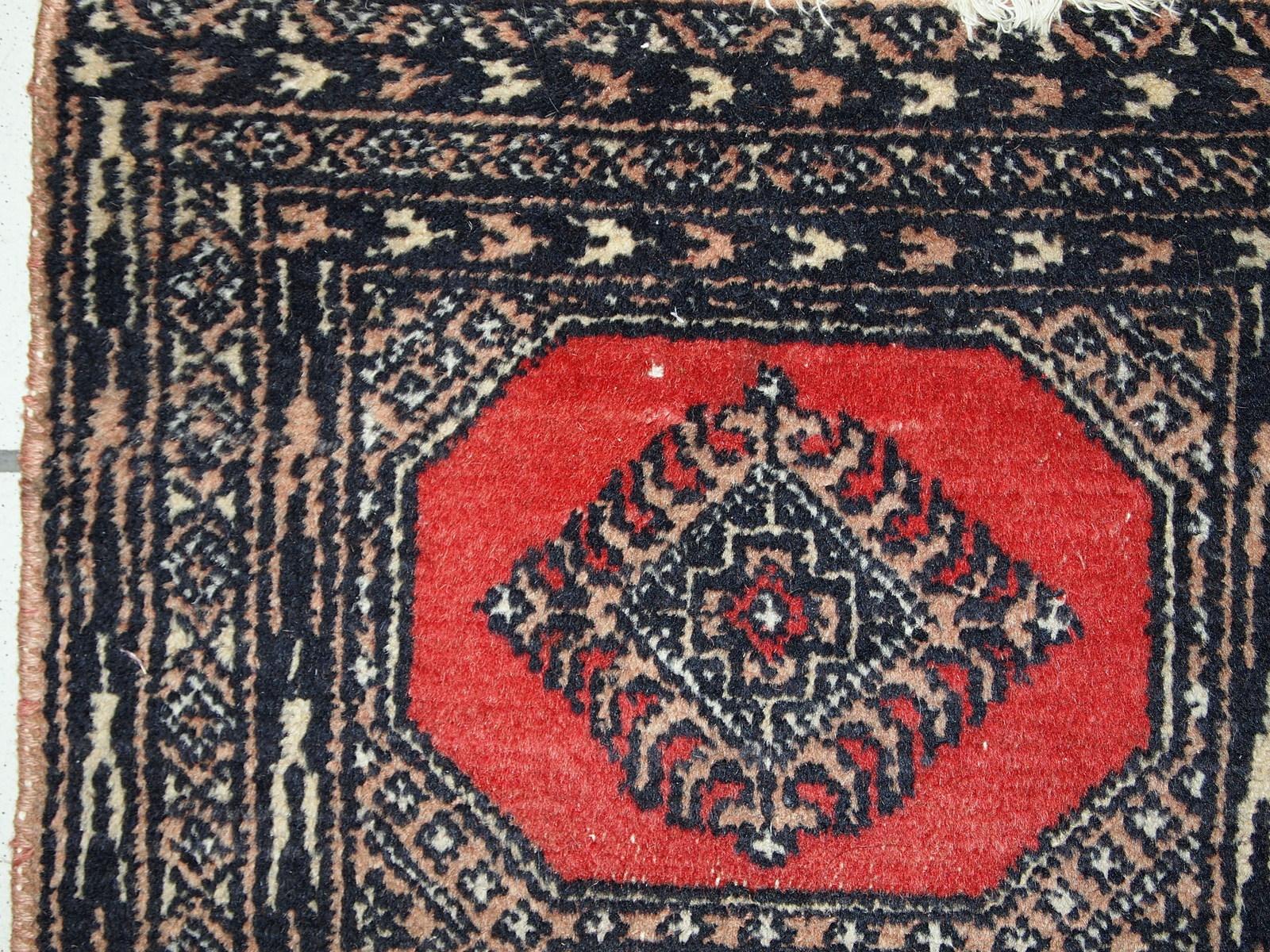 Wool Handmade Pakistani Lahore Berber Rug, 1970s, 1C635 For Sale