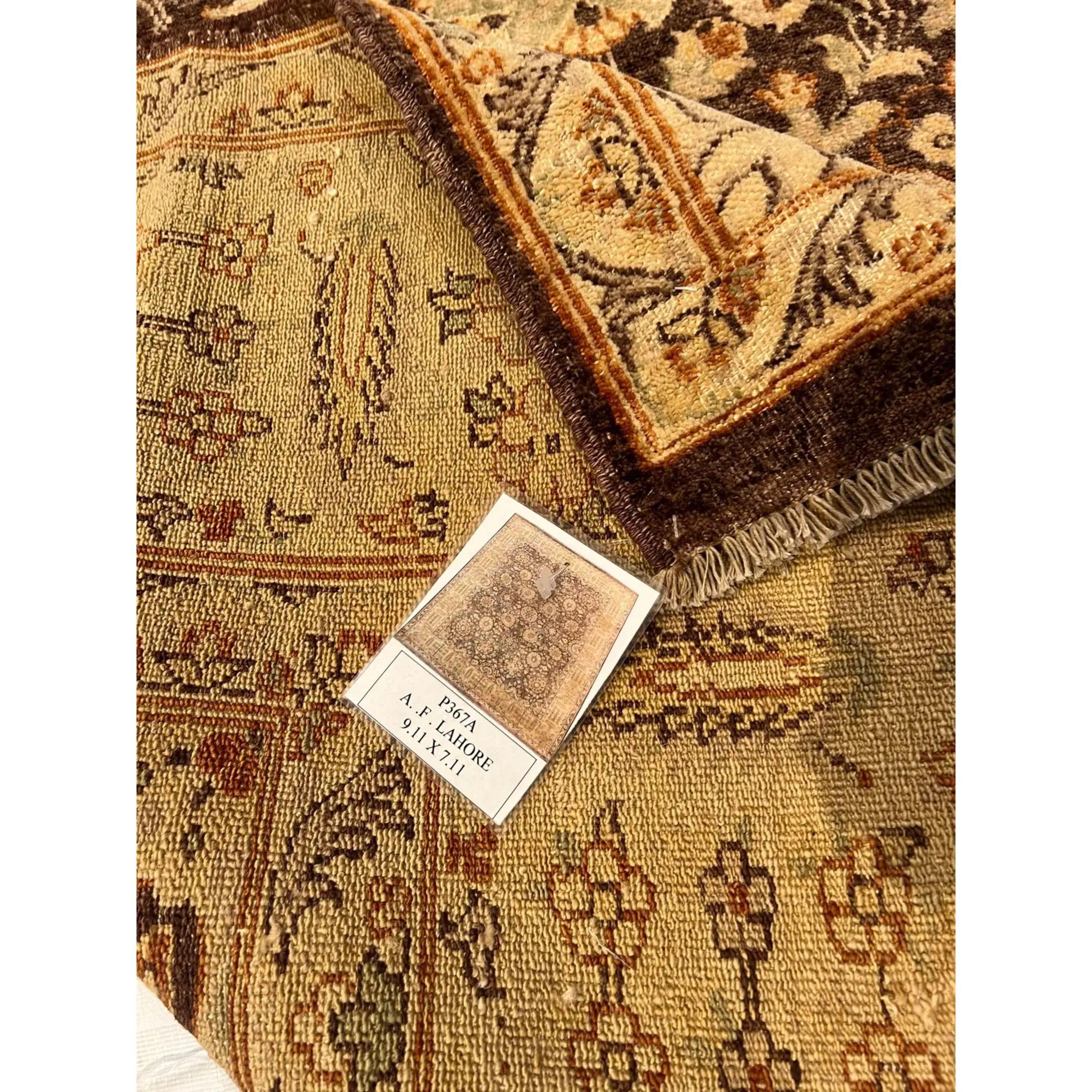 Tabriz Tapis pakistanais de Lahore fait à la main 9'11 po. X 7'11 po. en vente