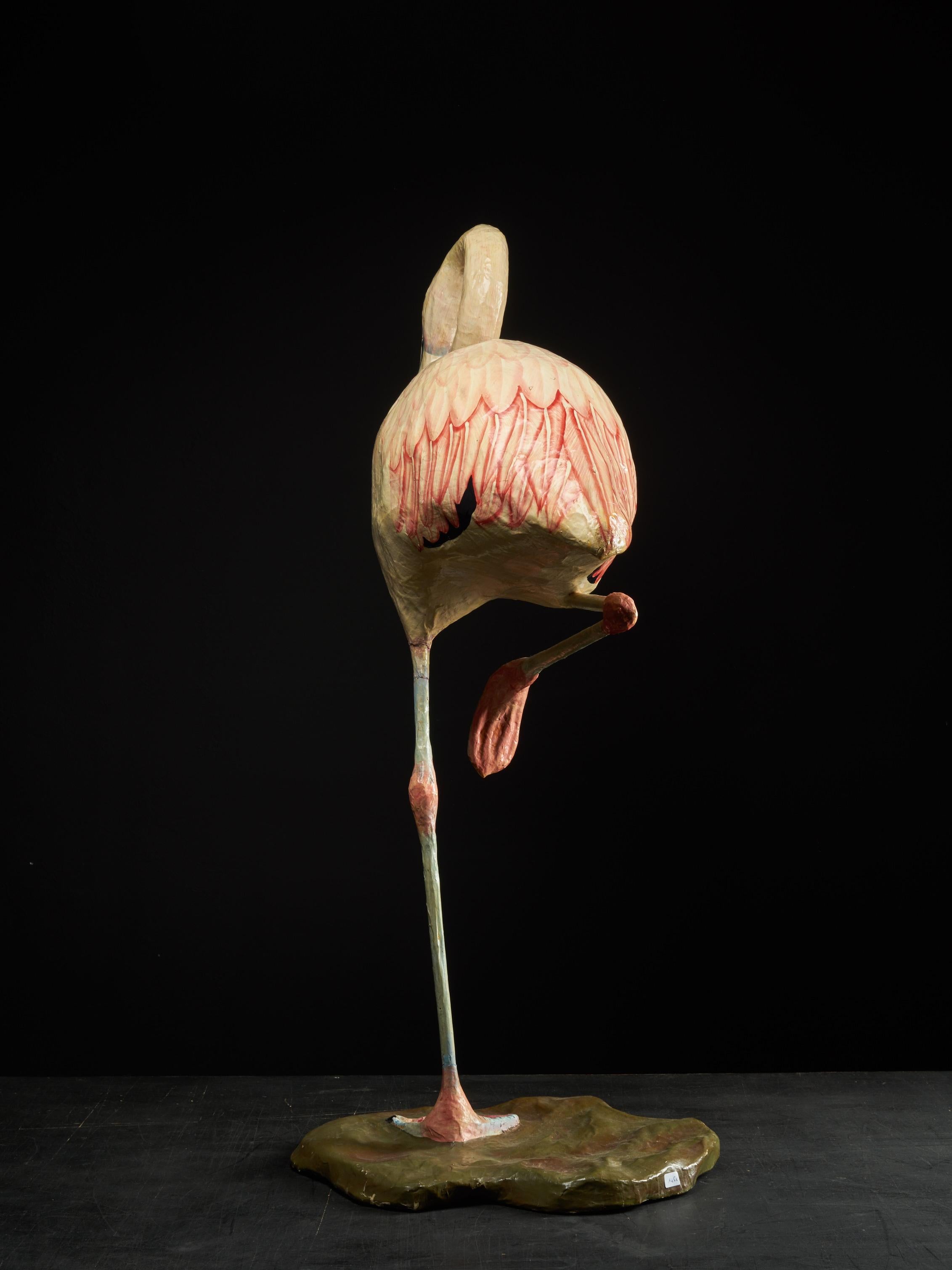Handgefertigter Flamingo aus Papiermaché:: Originalfarbe mit schöner Alterspatina (20. Jahrhundert)