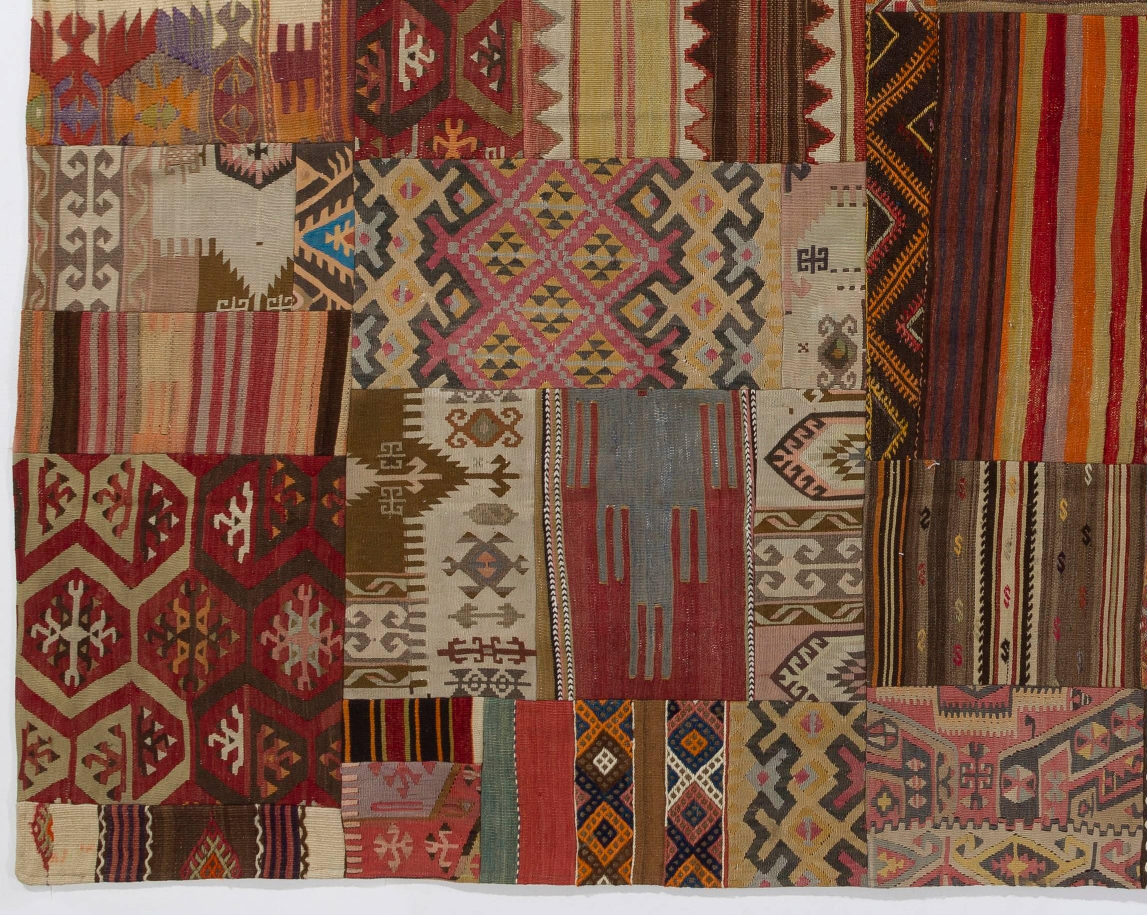 Handgefertigter Patchwork-Teppich aus türkischen Kilims im Vintage-Stil. Kundenspezifische Optionen verfügbar (Türkisch) im Angebot