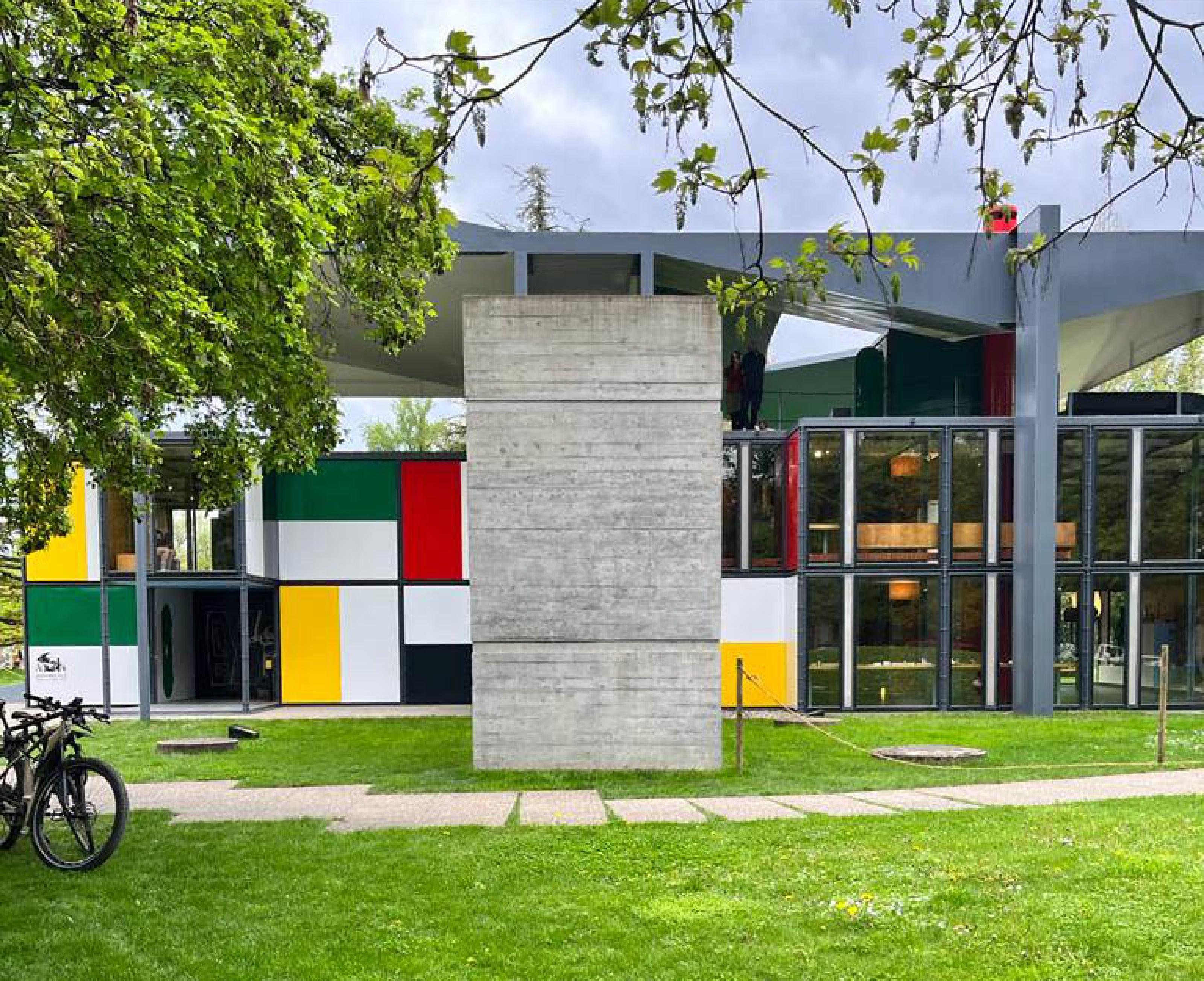 Handgefertigter Pavillon NZ Wollteppich 8' x 10' aus Wolle. Inspiriert vom Museum Le Corbusier (Moderne) im Angebot