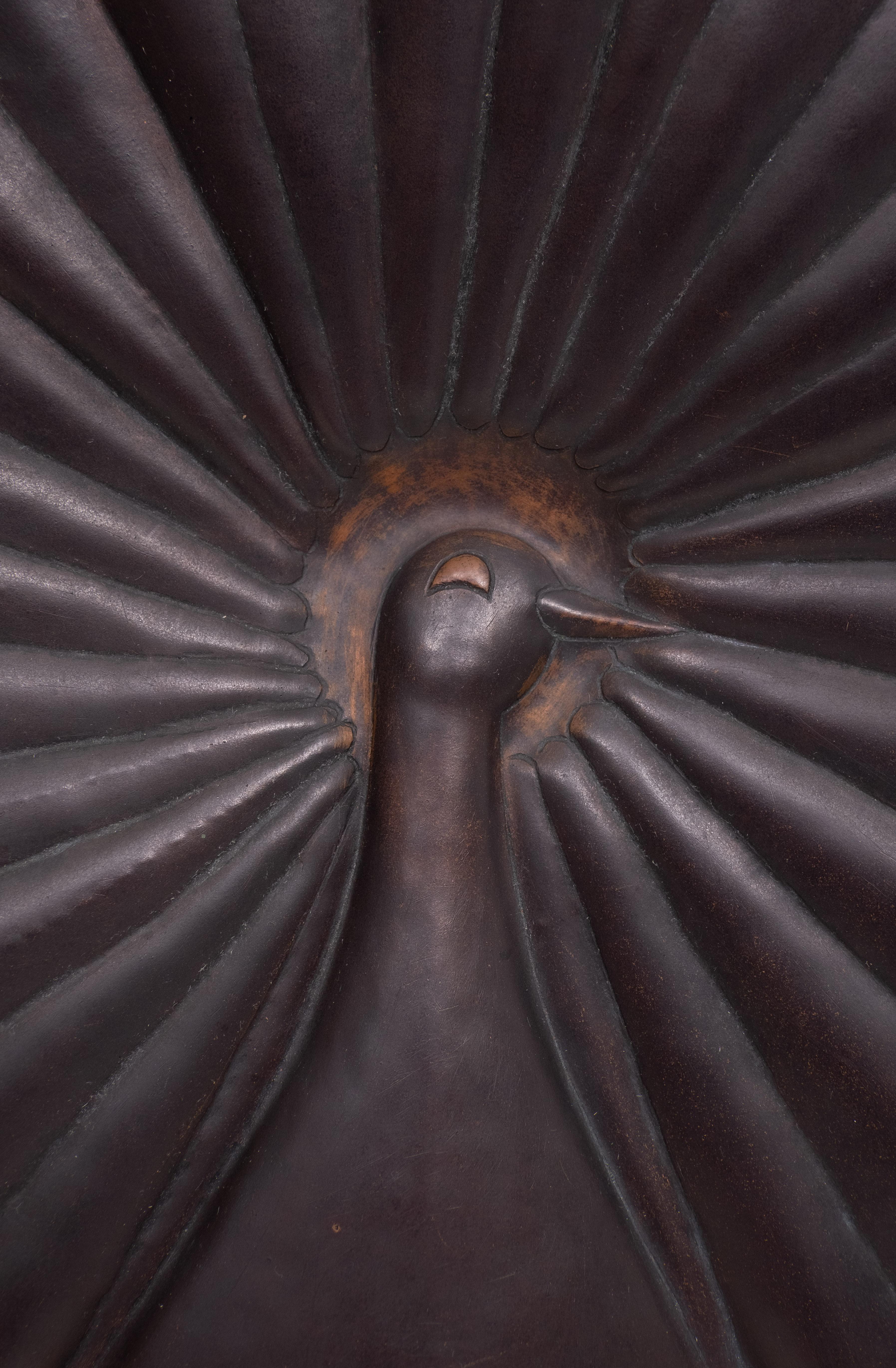Handgefertigter Pfau, gehämmert in ein Kupferblech gehämmert, afrikanisch  1970s (Sambisch) im Angebot