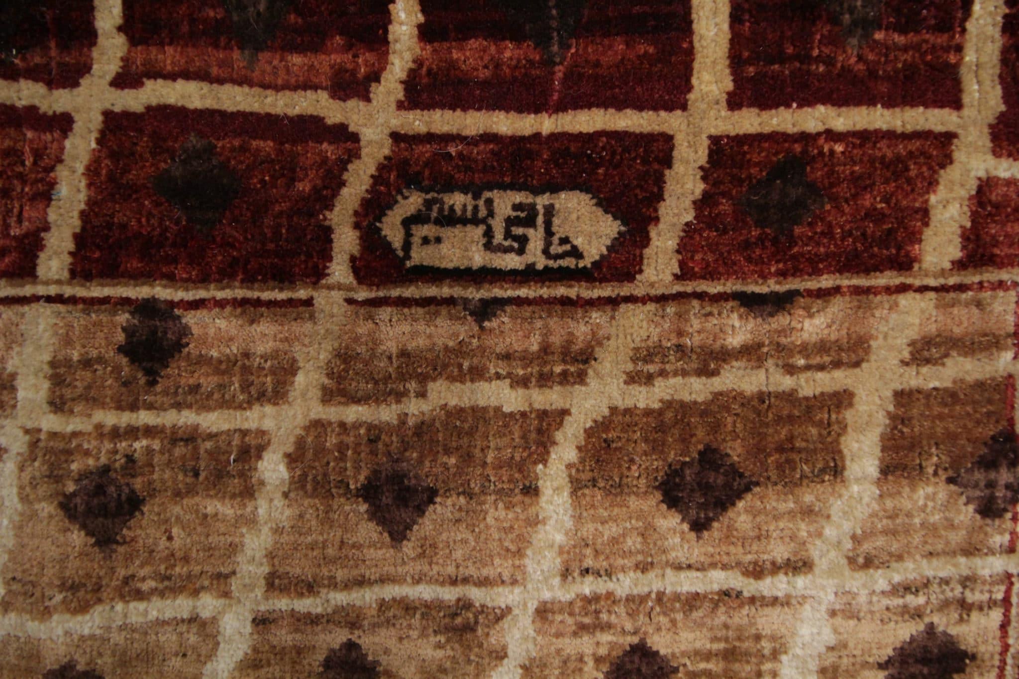 Handgefertigter moderner Gabbeh Quadratischer orientalischer primitiver Qashqai-Wollteppich aus Gabbeh (Persisch) im Angebot
