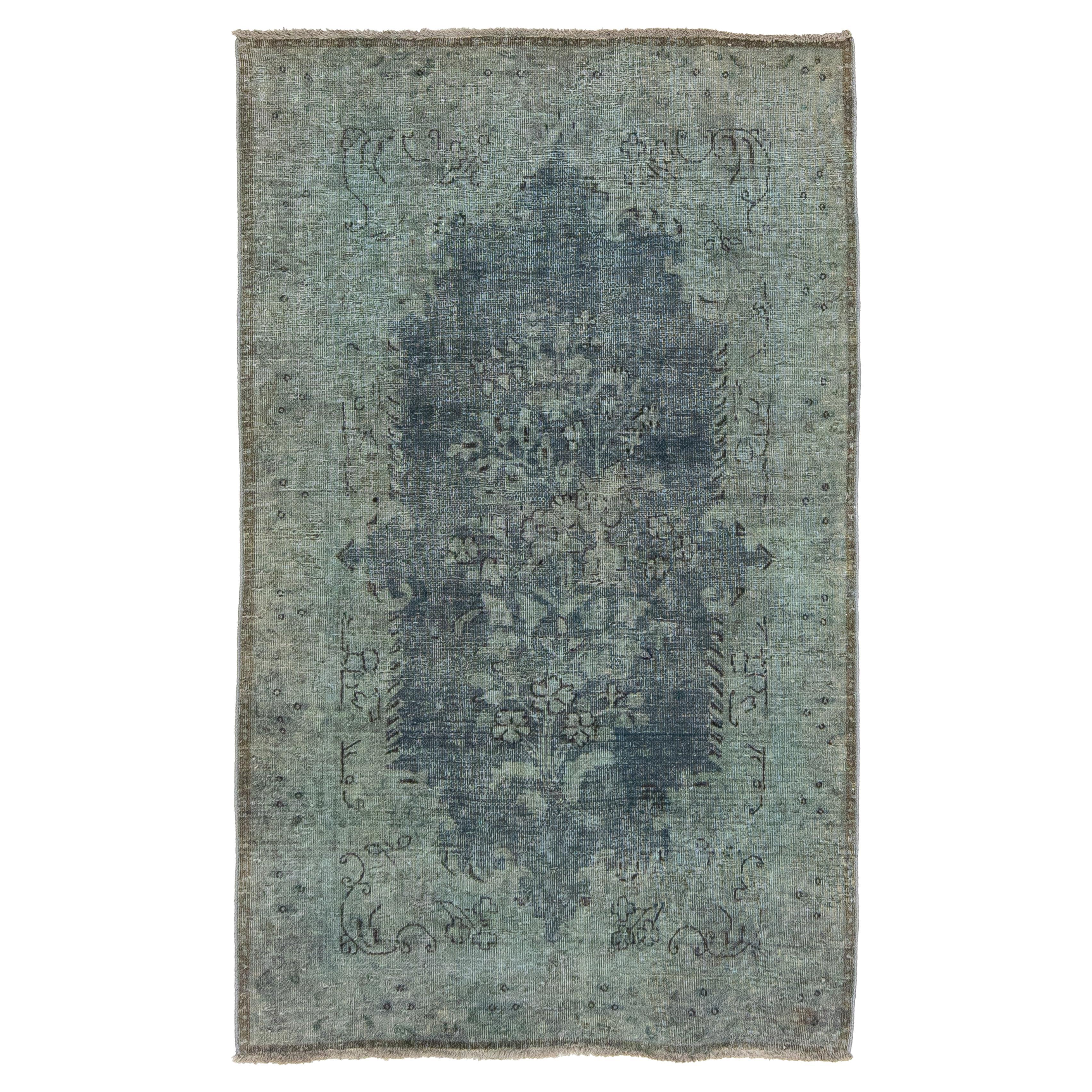 Handgefertigter persischer Overdyed-Wollteppich in Grau mit Blumenmuster