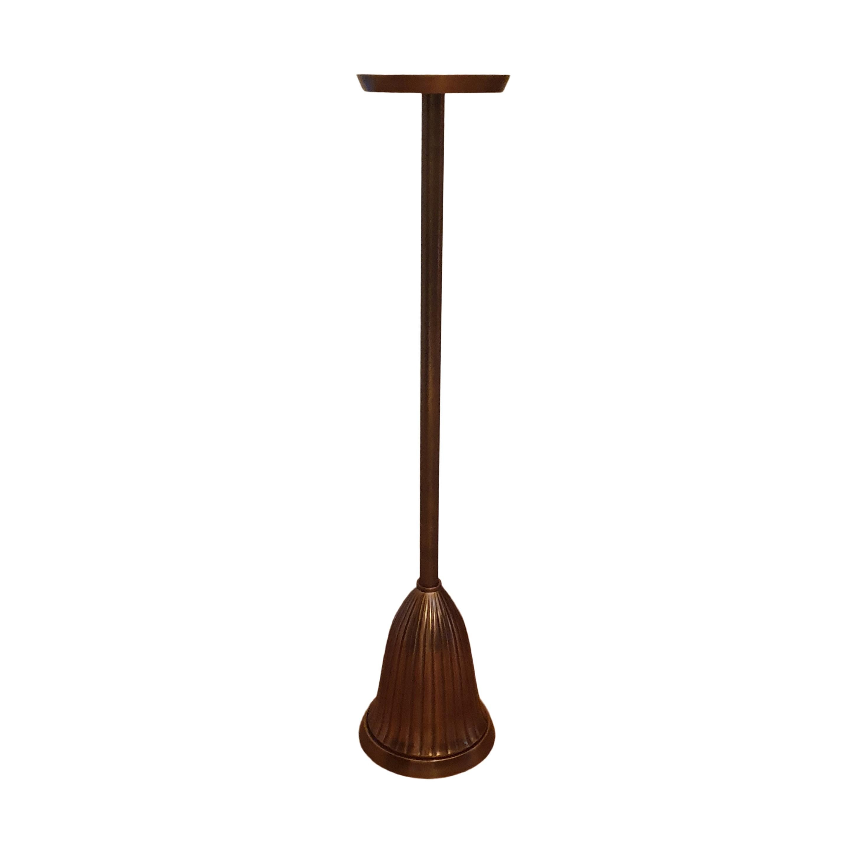 Britannique Table de cocktail personnelle faite à la main pour un verre en laiton moulé massif en vente