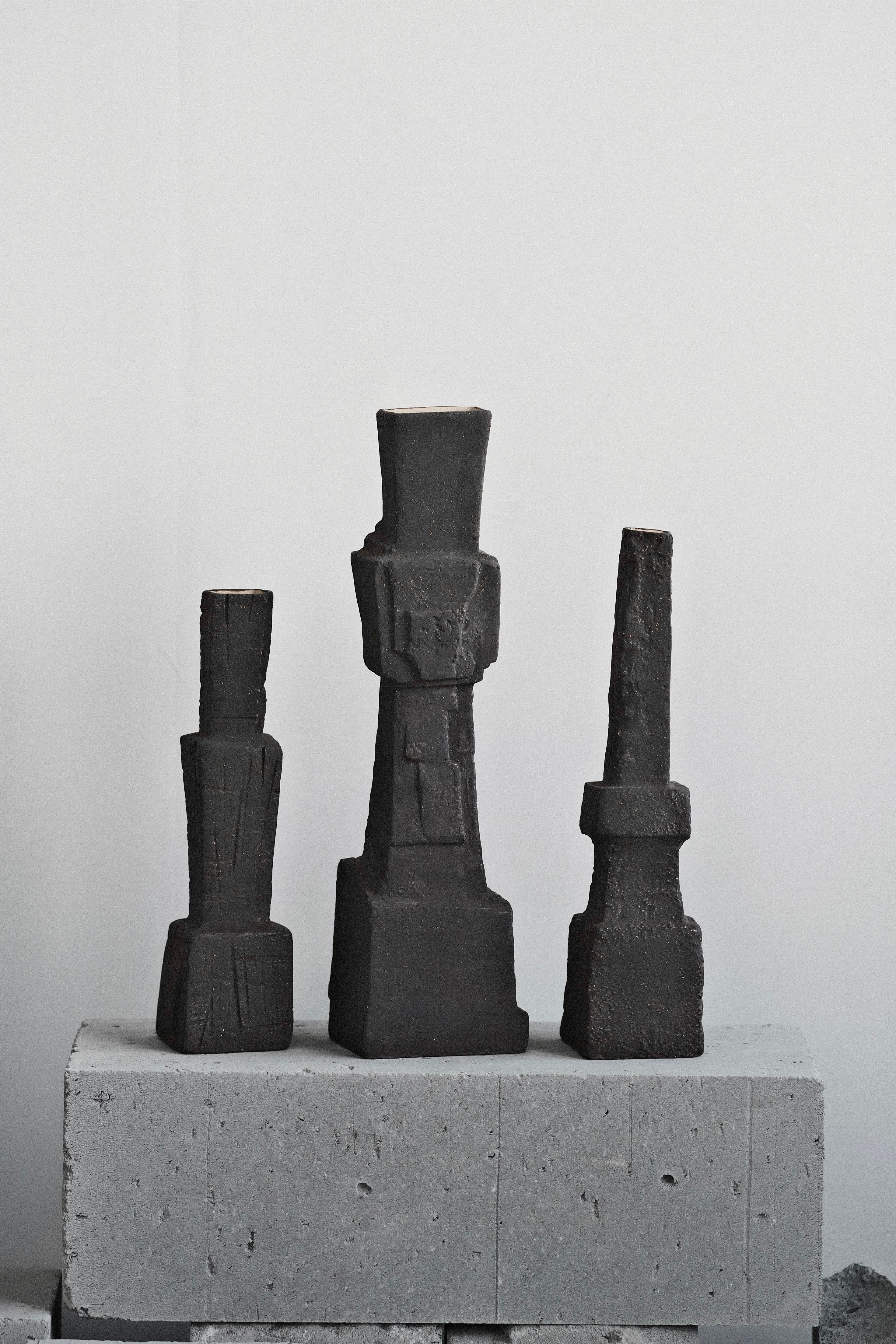 Vase en céramique en forme de pilier fait à la main, avec texture gravée Neuf - En vente à 景德镇市, CN