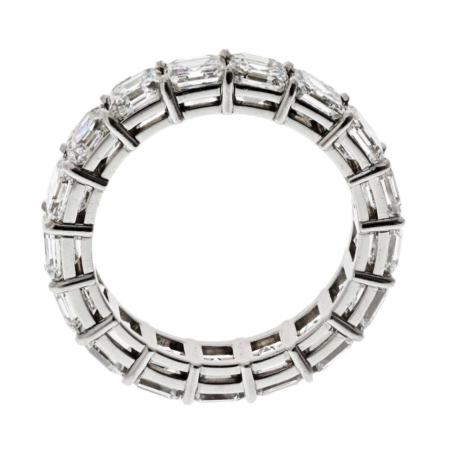 Eternity-Ring aus handgefertigtem Platin mit 7,82 Karat Diamanten im Asscher-Schliff (Moderne) im Angebot