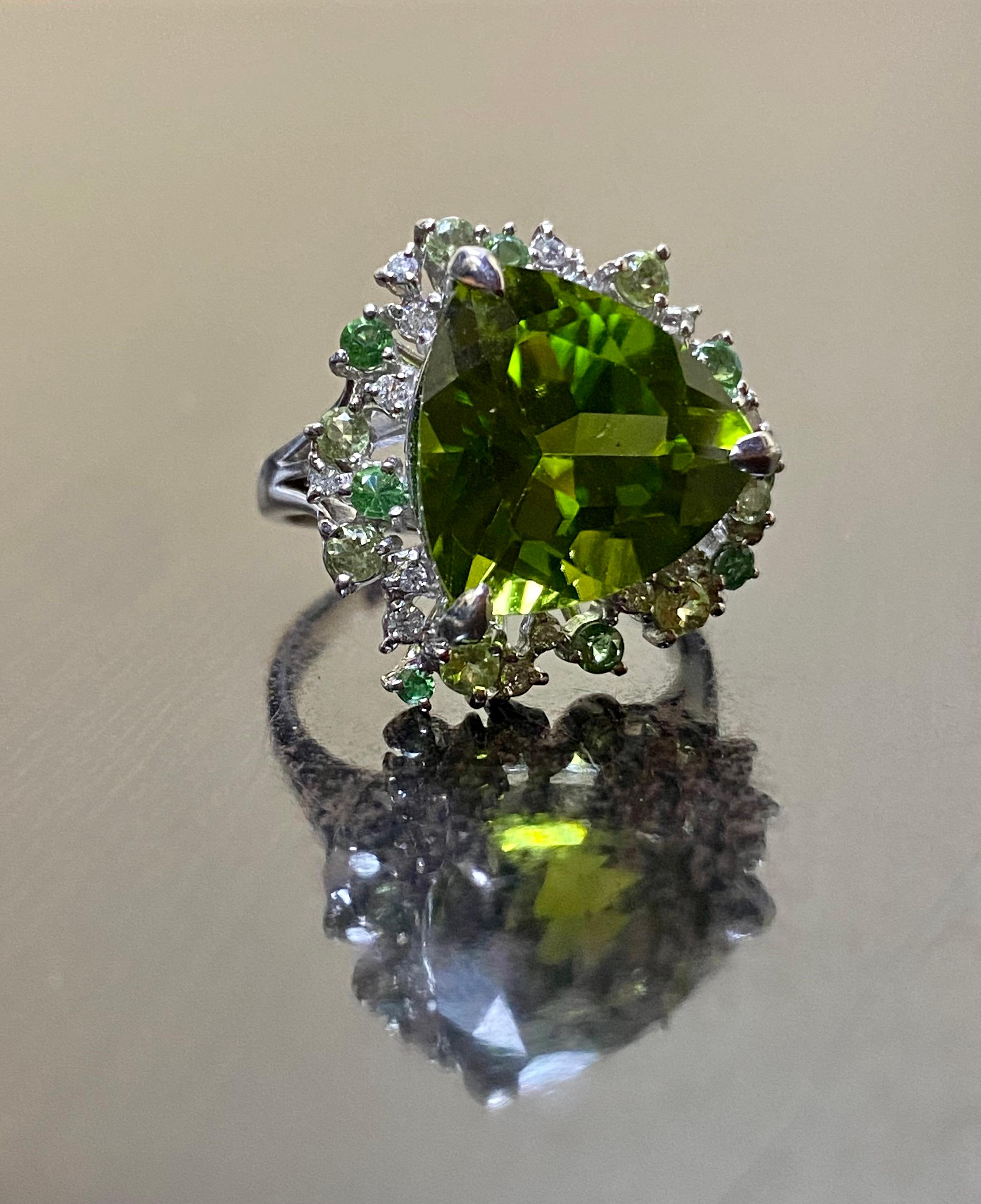 Handmade Platinum Diamond 8.43 Carat Trillion Peridot Engagement Ring For Sale 4