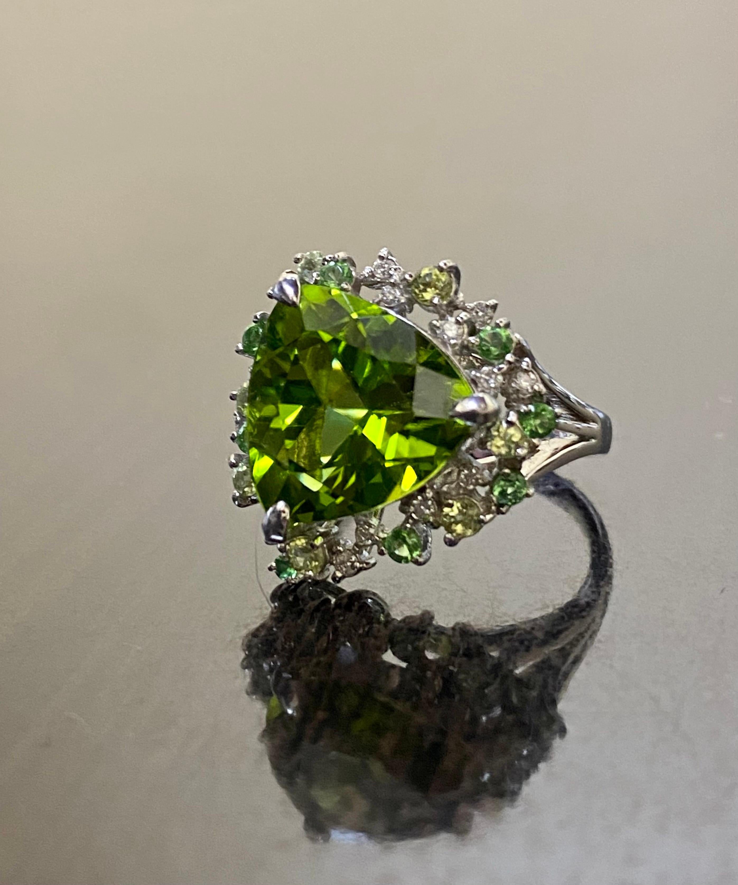 Modern Handmade Platinum Diamond 8.43 Carat Trillion Peridot Engagement Ring For Sale