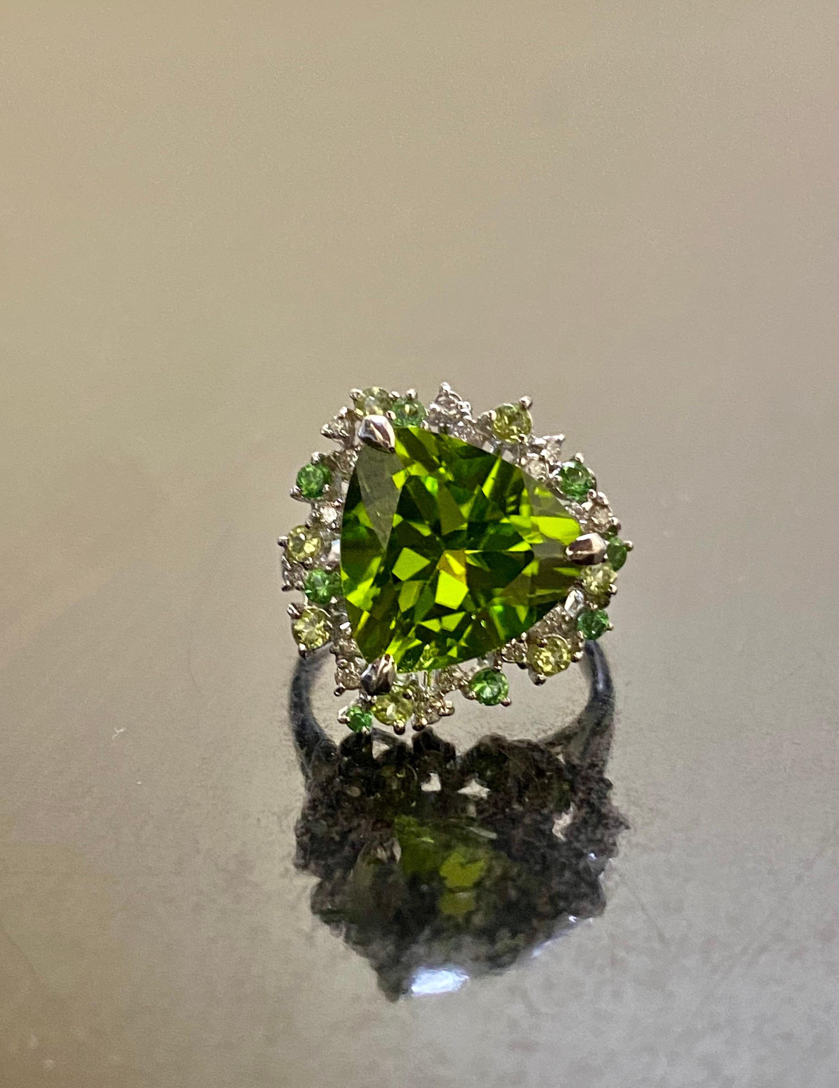 Handmade Platinum Diamond 8.43 Carat Trillion Peridot Engagement Ring For Sale 2