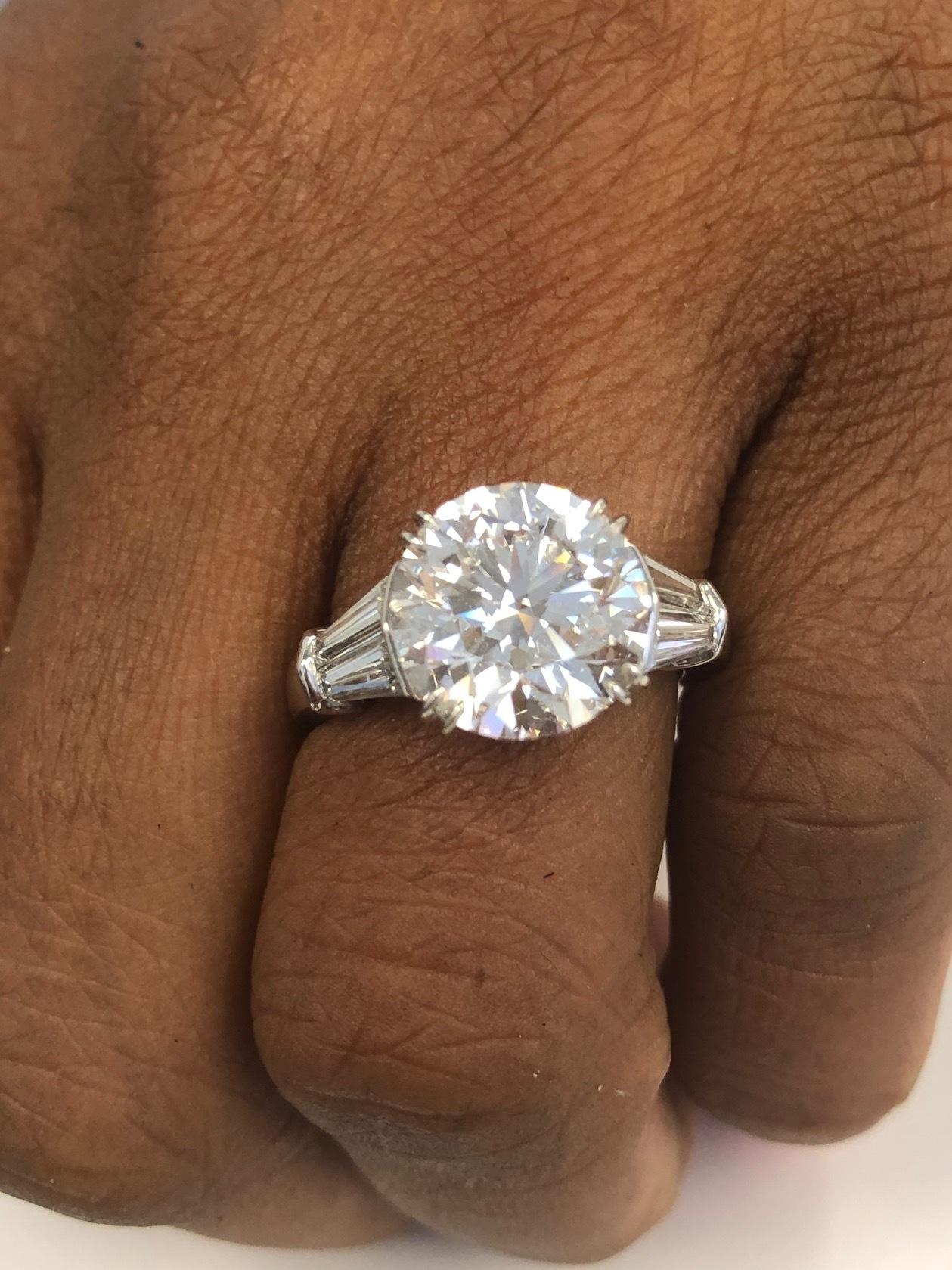 Women's or Men's Handmade Platinum Round Diamond Engagement Ring, 5.02 Carat EVS1-GIA For Sale